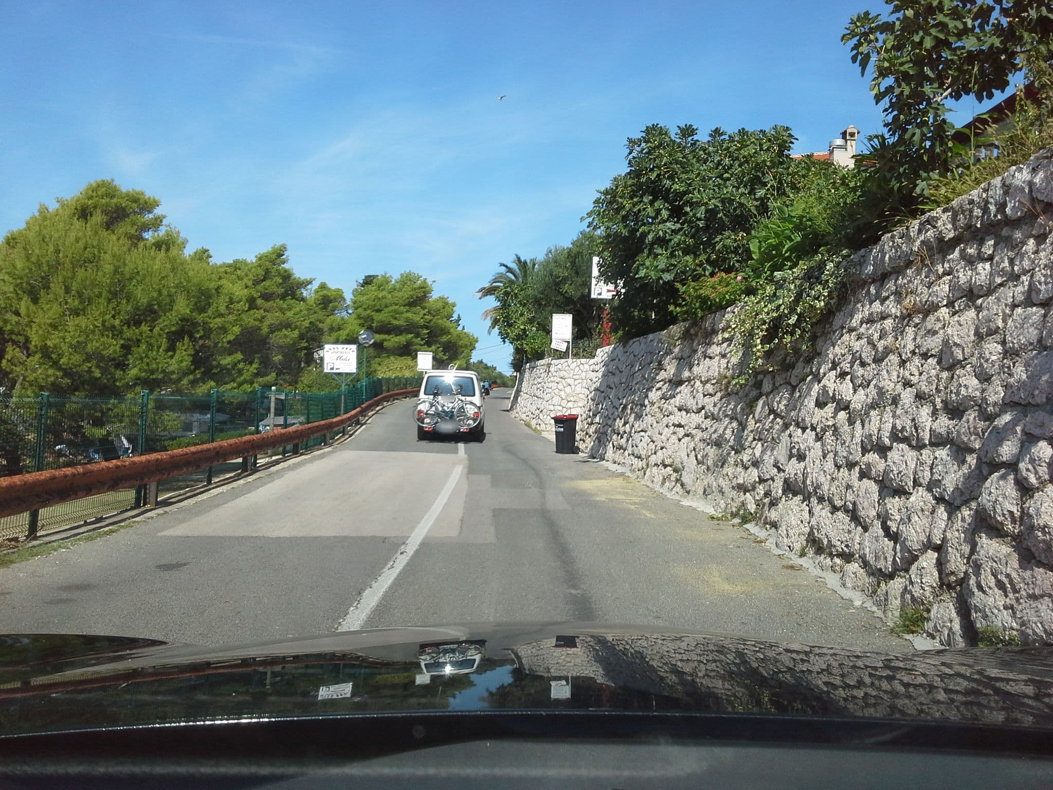 Street view near Apartments Nada i Damir, Banjol — © klypern (CC BY-SA · Mapillary)