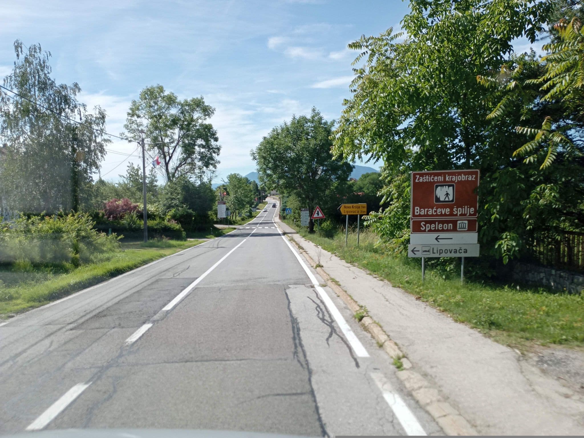 Street view near Casa da Emanuela, Slunj — © atze02 (CC BY-SA · Mapillary)