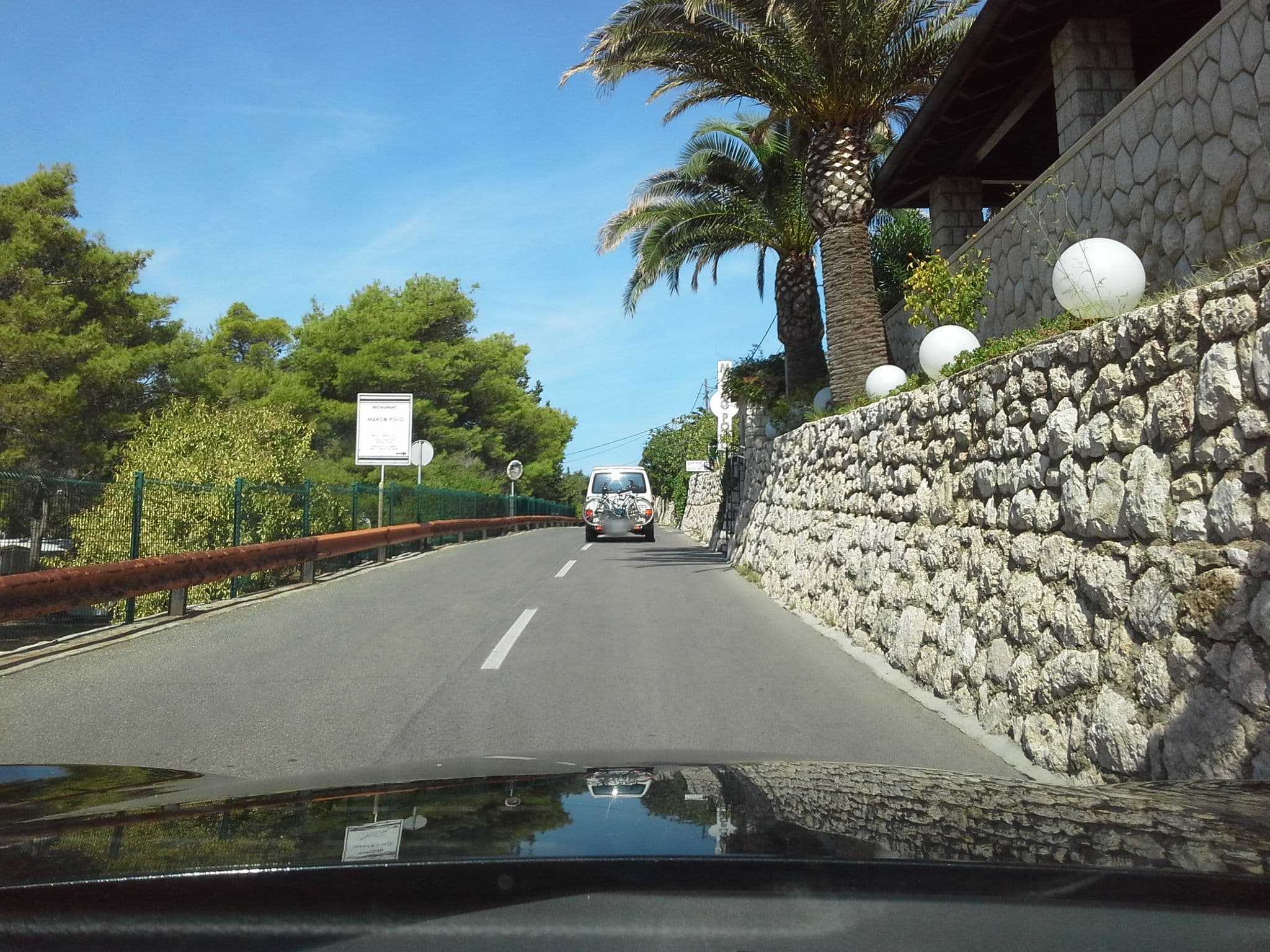 Street view near Apartments Marija 2813, Banjol — © klypern (CC BY-SA · Mapillary)