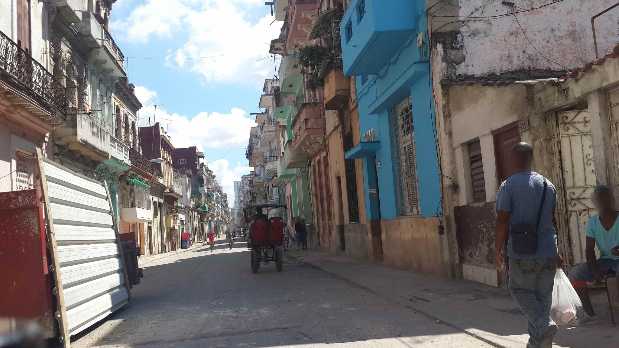 Street view near La Casa De Concordia, Centro Habana
