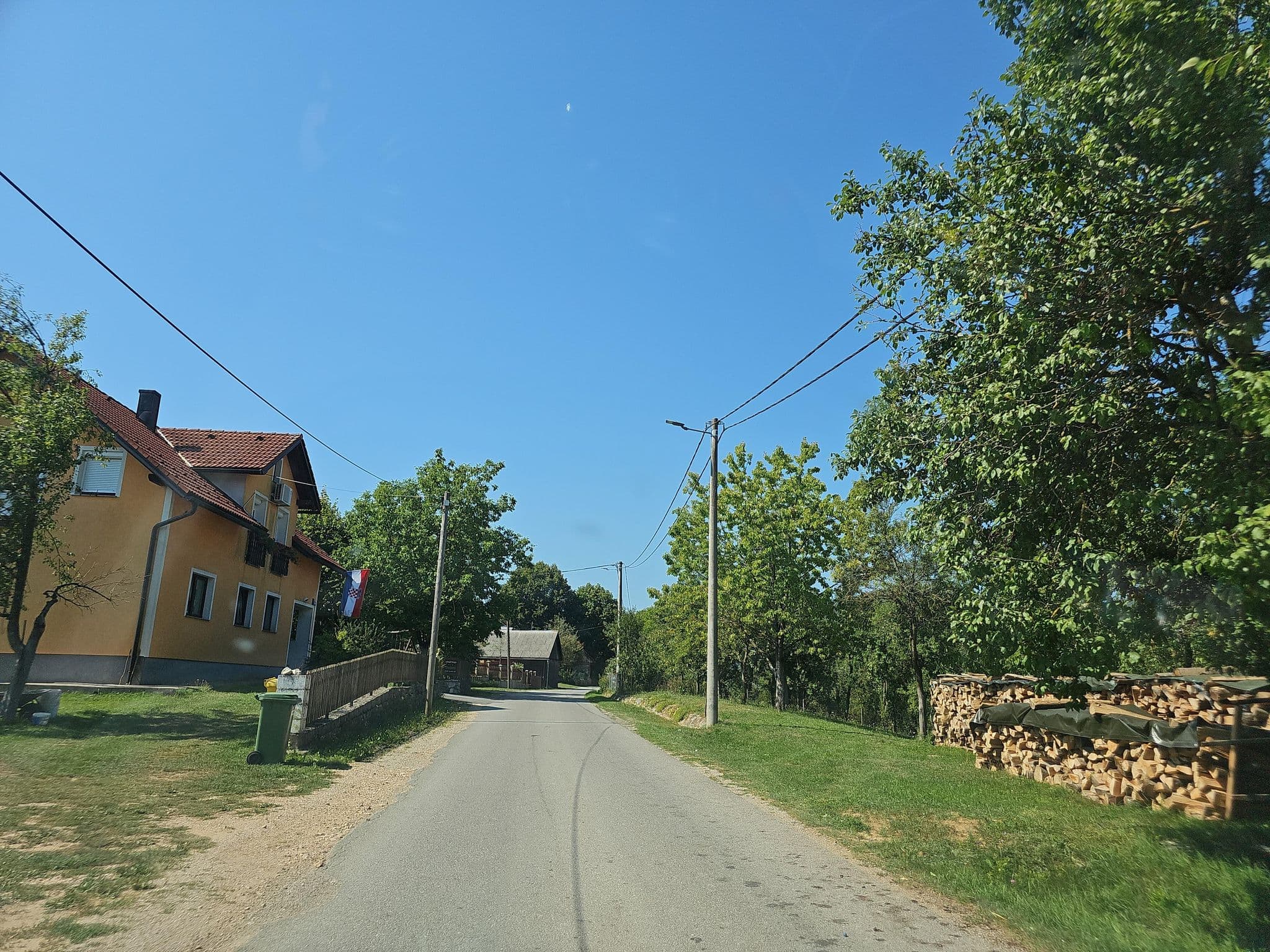 Street view near Apartment Medeni, Slunj — © Ibj308 (CC BY-SA · Mapillary)