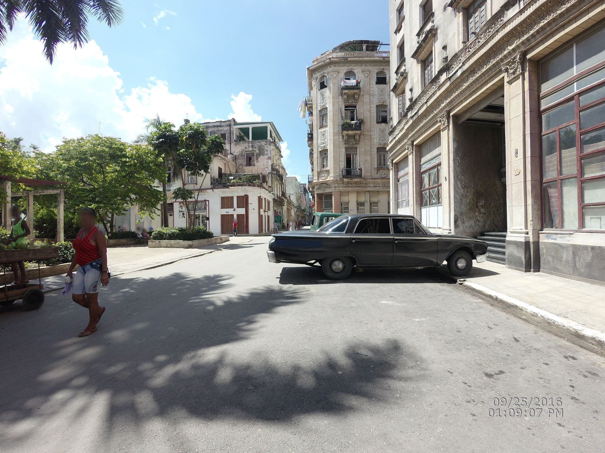 Street view near hostal florencia, La Habana Vieja