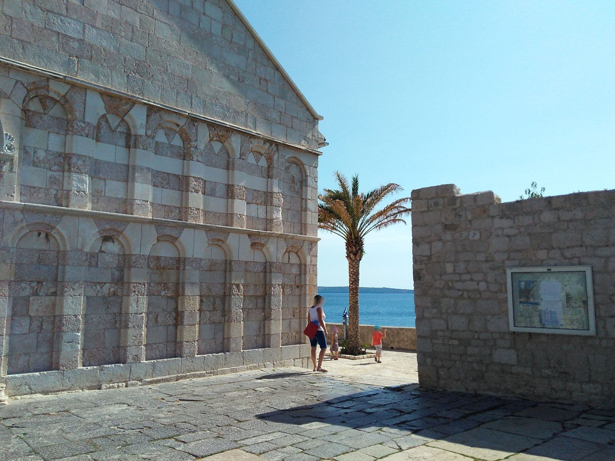 Street view near Suha Punta Appartement, Banjol — © el1yyg7yid (CC BY-SA · Mapillary)
