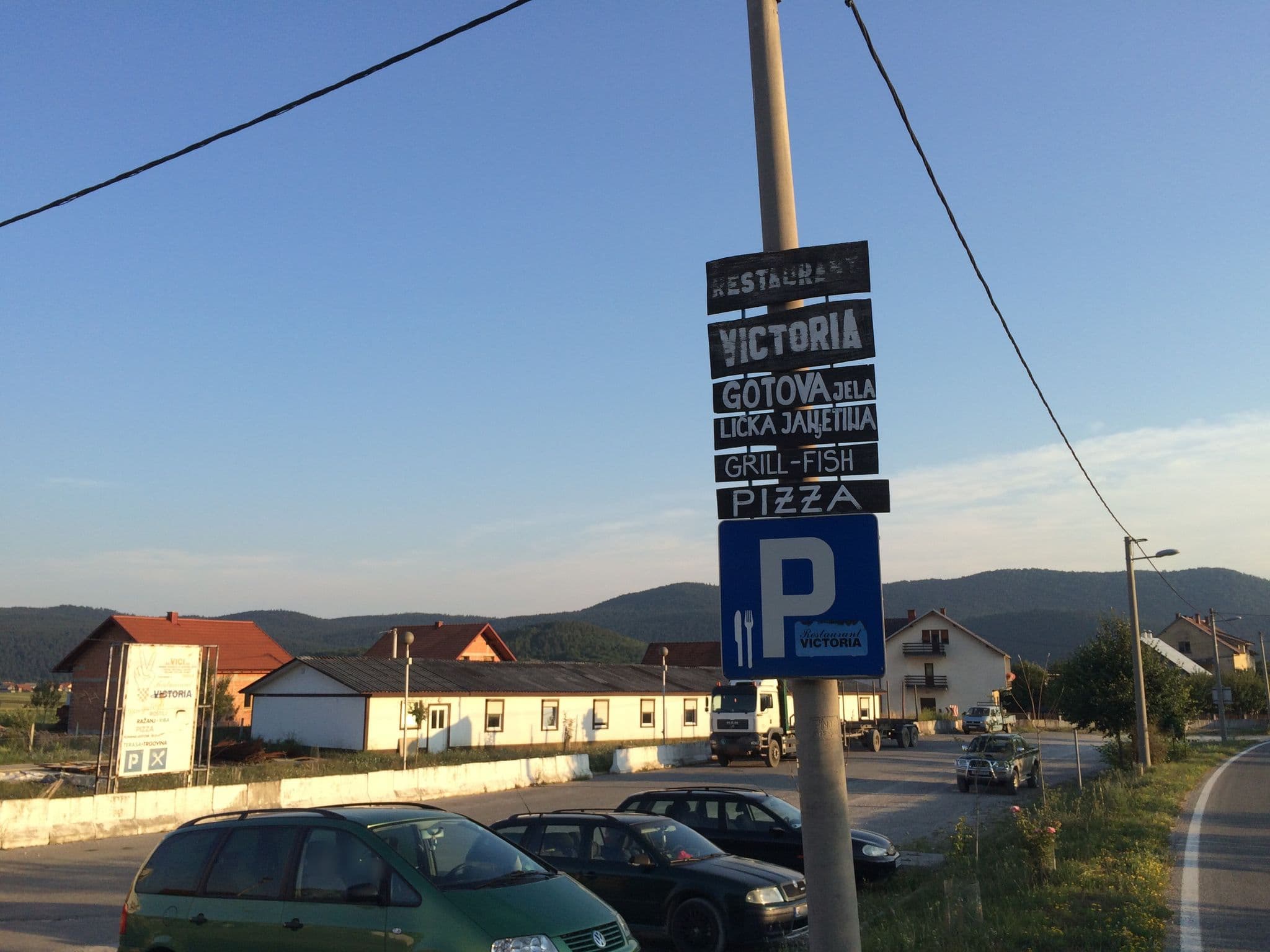 Street view near Hotel Victoria, Brinje — © zbycz (CC BY-SA · Mapillary)