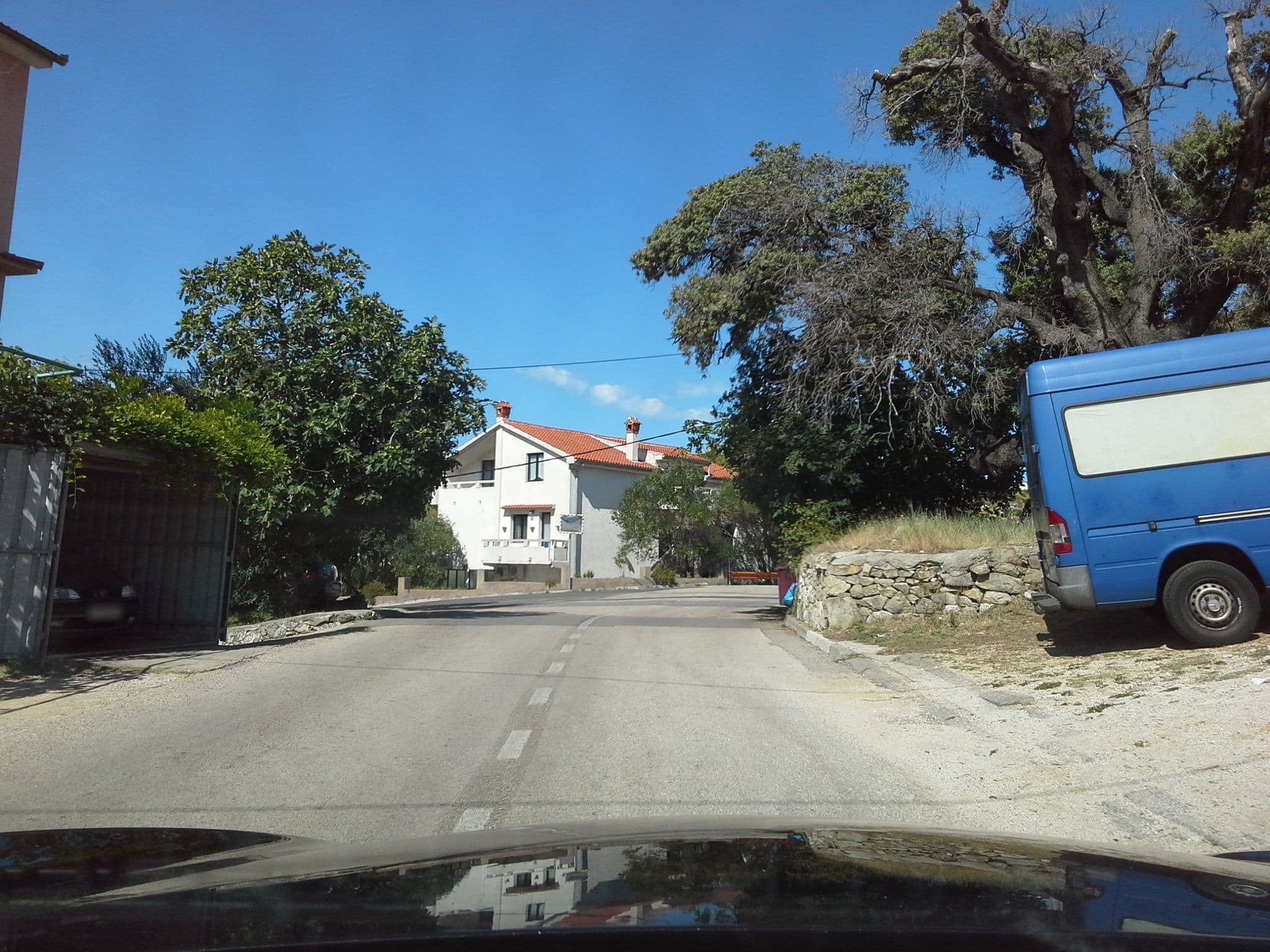 Street view near Apartments Crux, Banjol — © klypern (CC BY-SA · Mapillary)