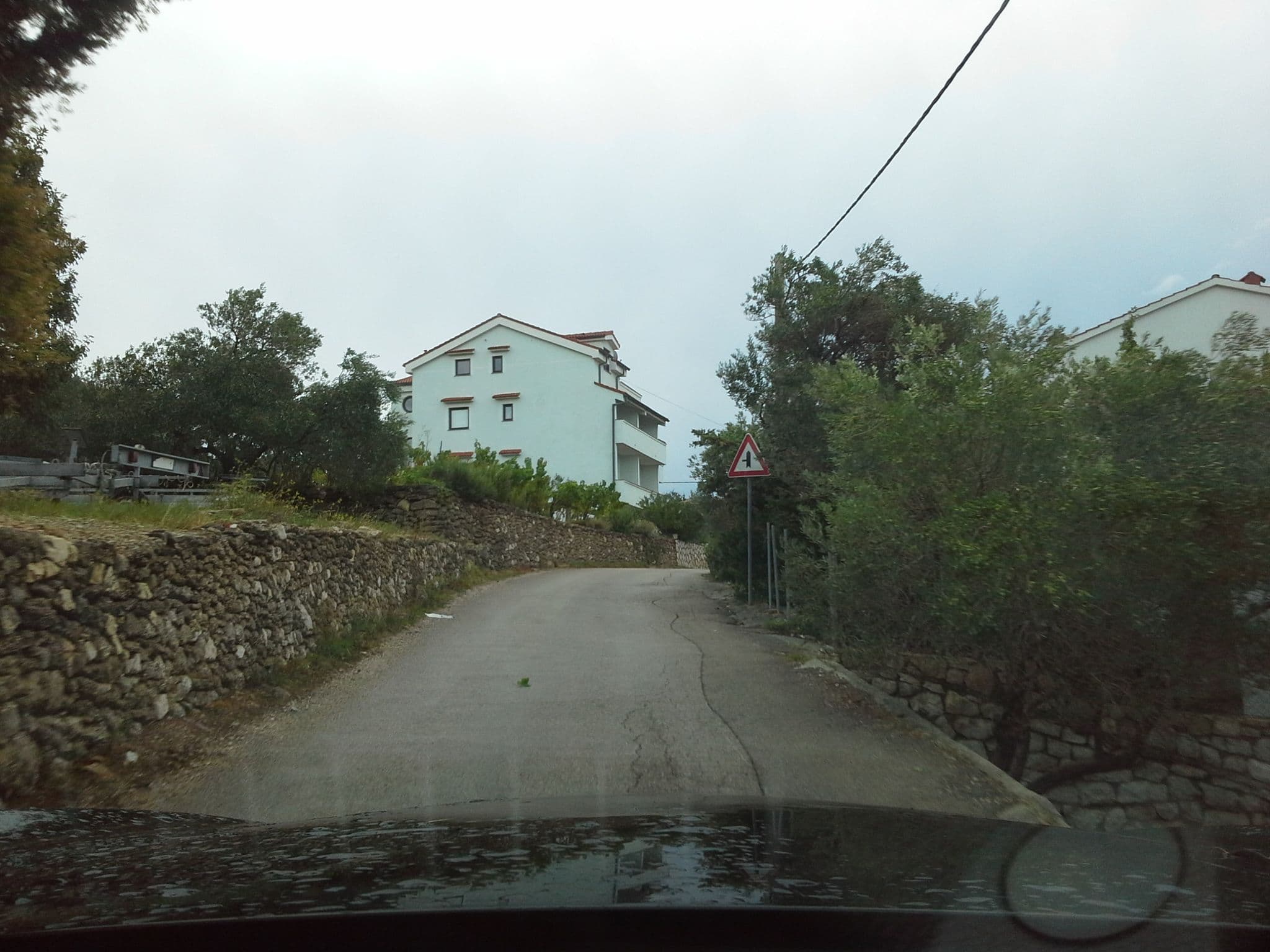 Street view near Pension Percinic - Urlaub in Kroatien, Barbat — © klypern (CC BY-SA · Mapillary)