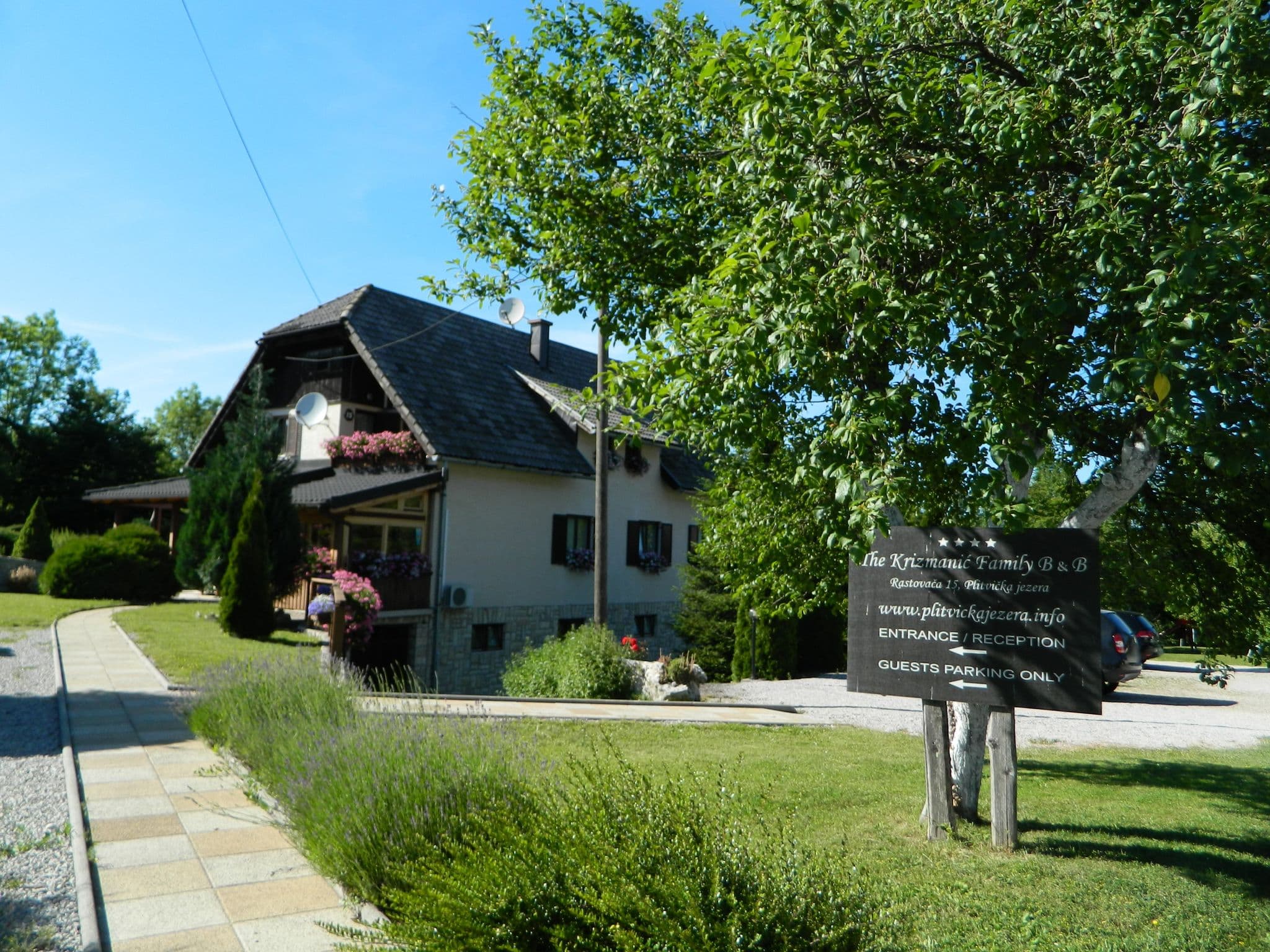 Street view near The Krizmanic Family B&B, Slunj — © mefe (CC BY-SA · Mapillary)