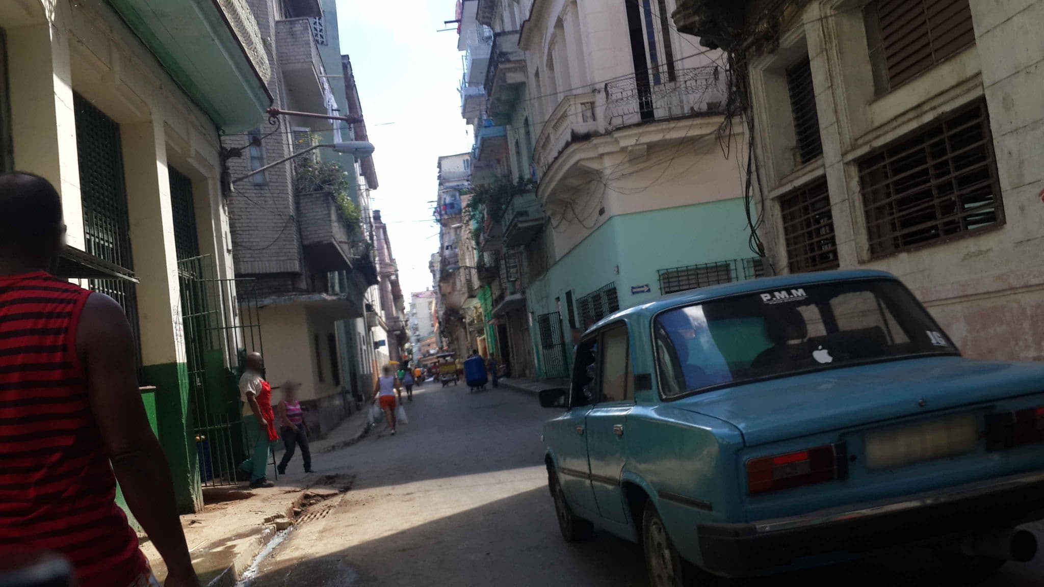 Street view near Casa Ricardo Morales, Centro Habana