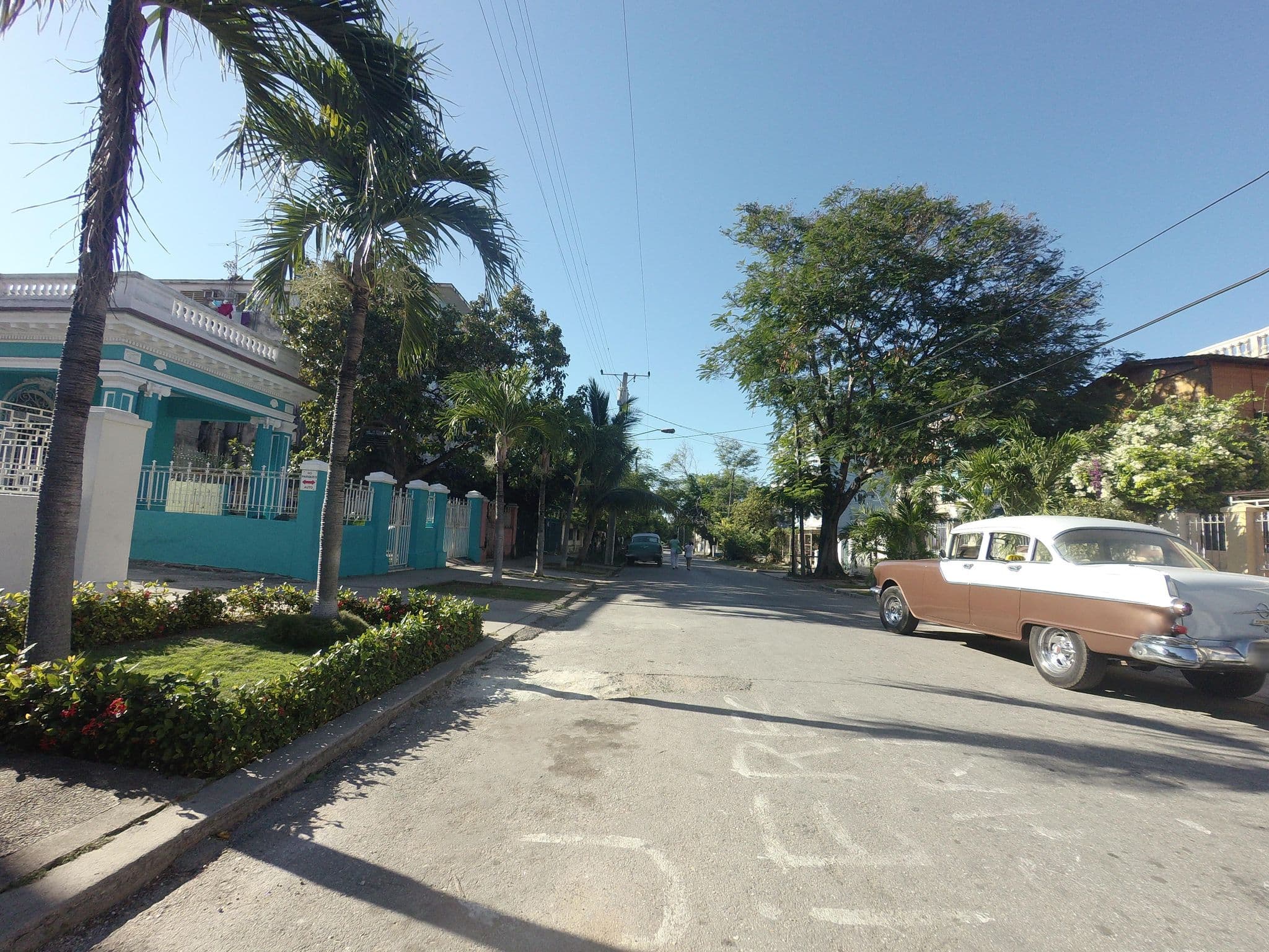 Street view near Casa La Gloria, Vedado