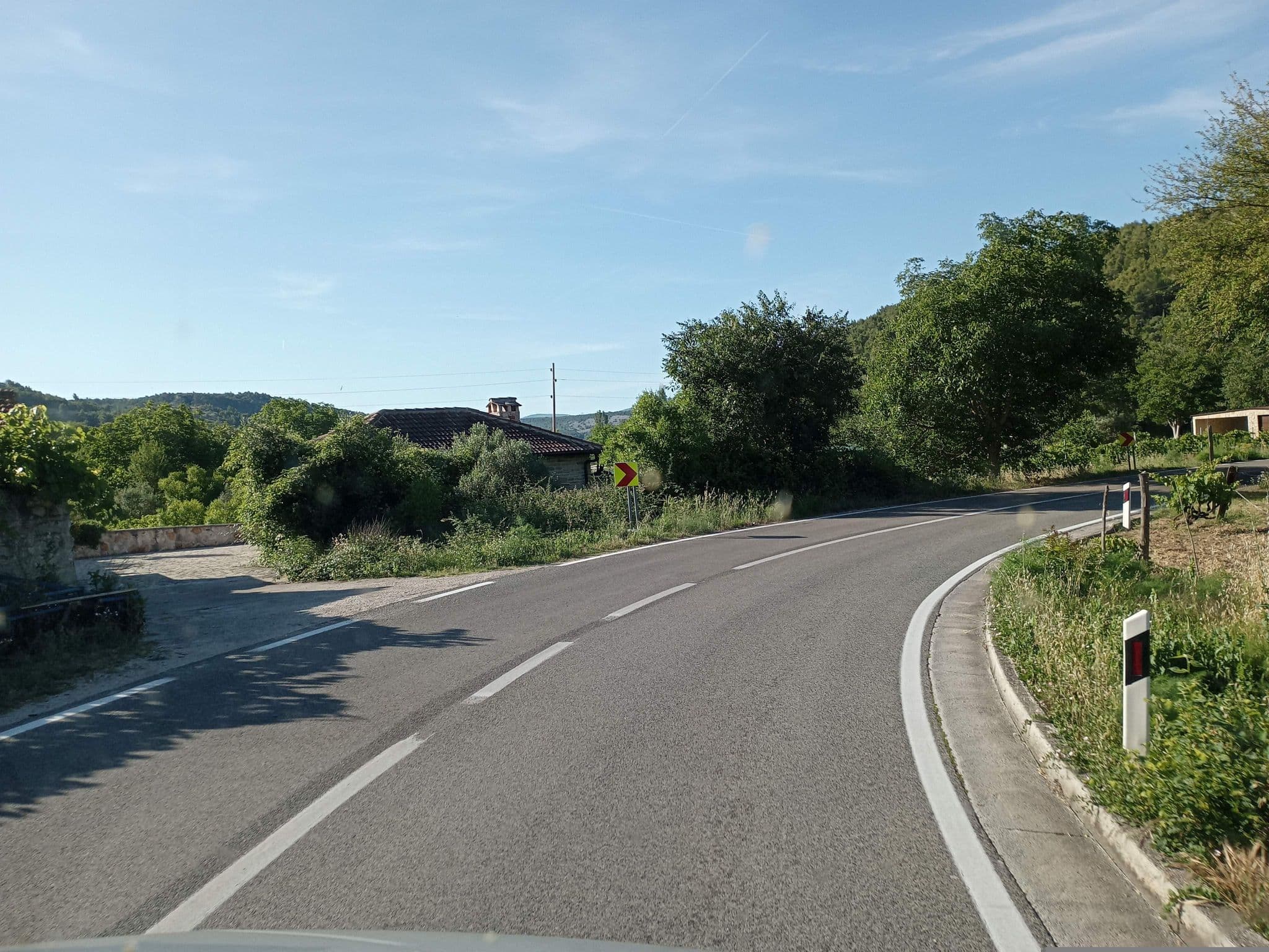 Street view near Apartments Darinka, Bilice — © atze02 (CC BY-SA · Mapillary)