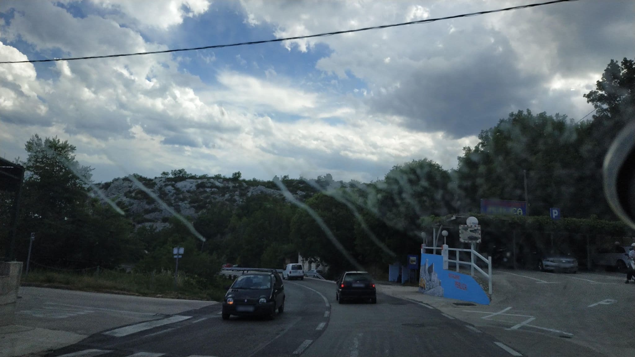 Street view near Hajduk Bed & Breakfast, Klis — © laukinisbriedis (CC BY-SA · Mapillary)