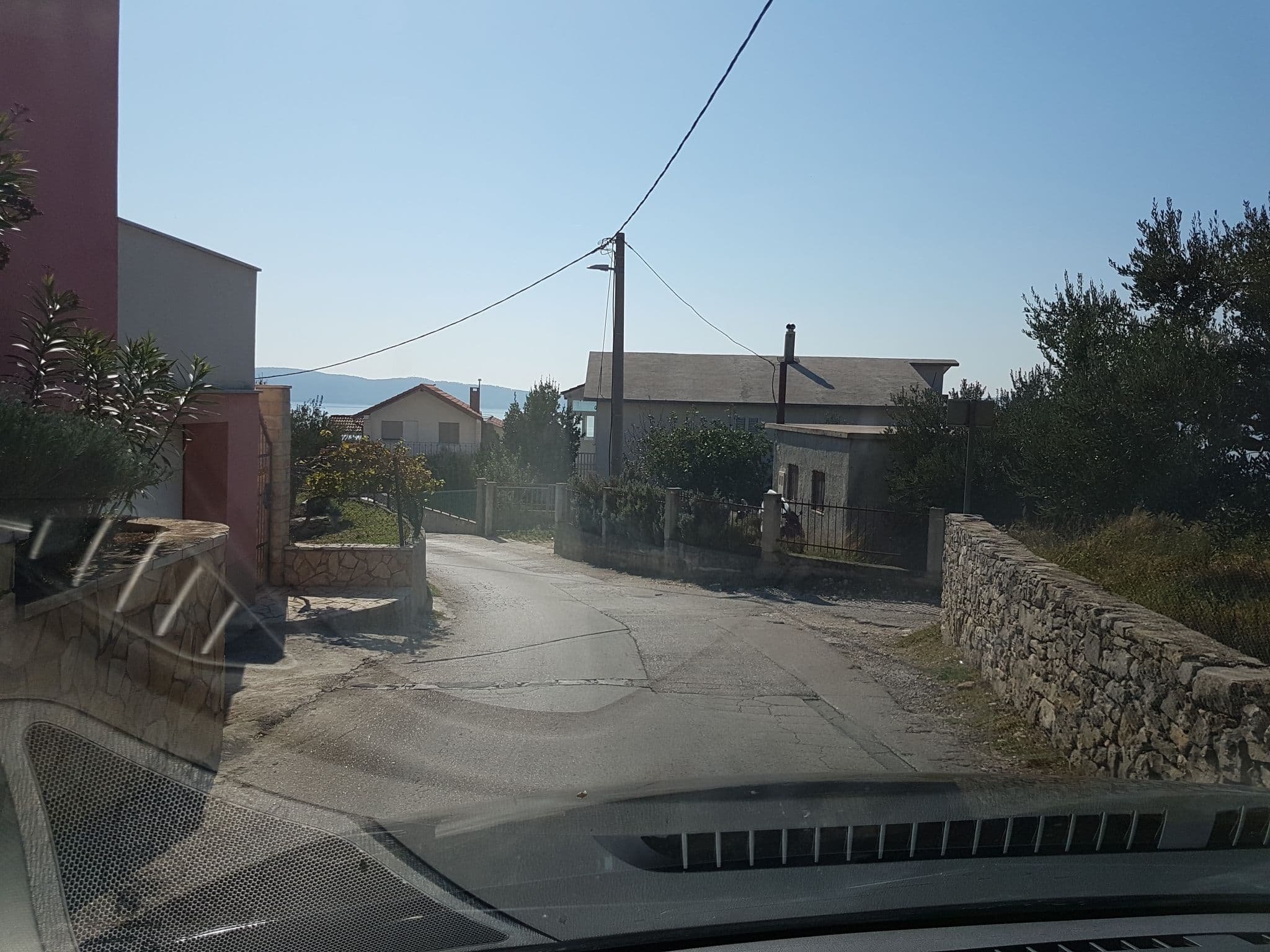 Street view near Kranjac Apartments, Kaštel Kambelovac — © mappi (CC BY-SA · Mapillary)