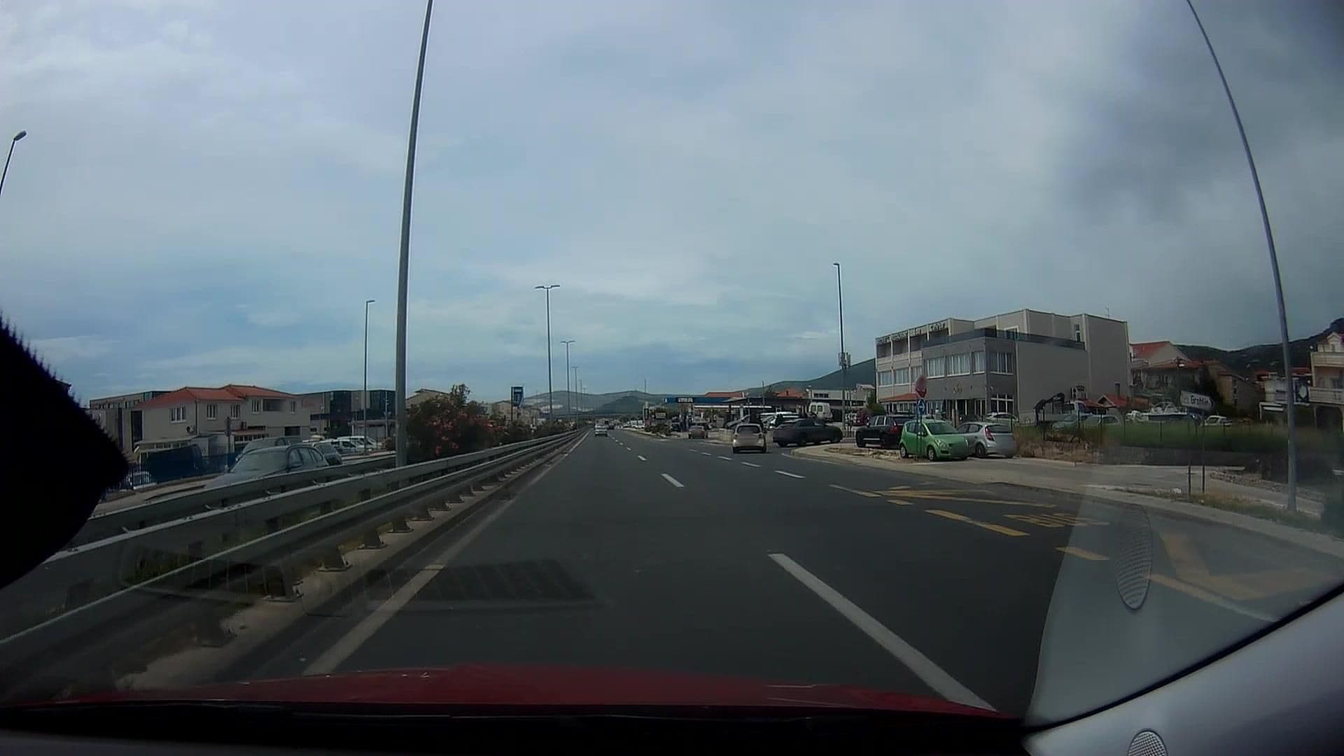 Street view near Rooms Ino, Kaštel Lukšić — © micmin1972 (CC BY-SA · Mapillary)