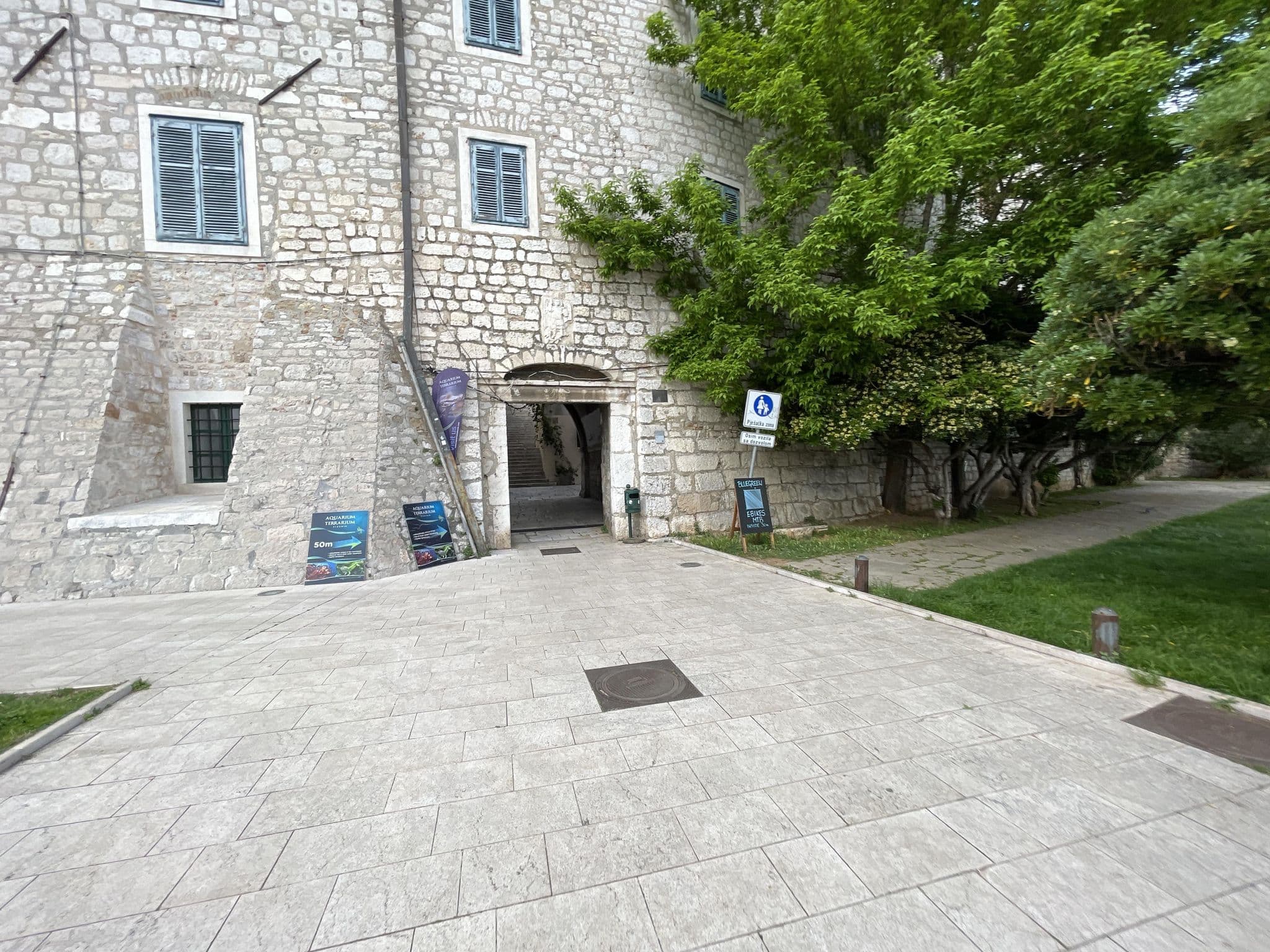 Street view near The Duke's Palace, Šibenik — © filipb (CC BY-SA · Mapillary)