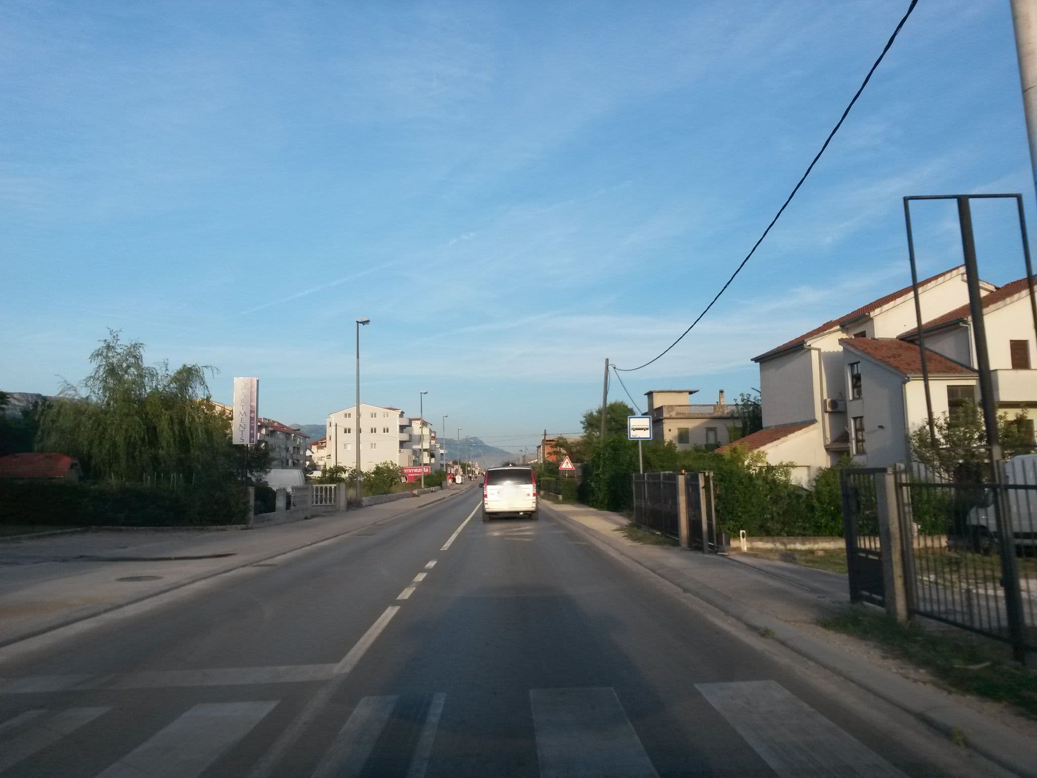 Street view near Apartments Dragun, Kaštel Lukšić — © osmapper (CC BY-SA · Mapillary)