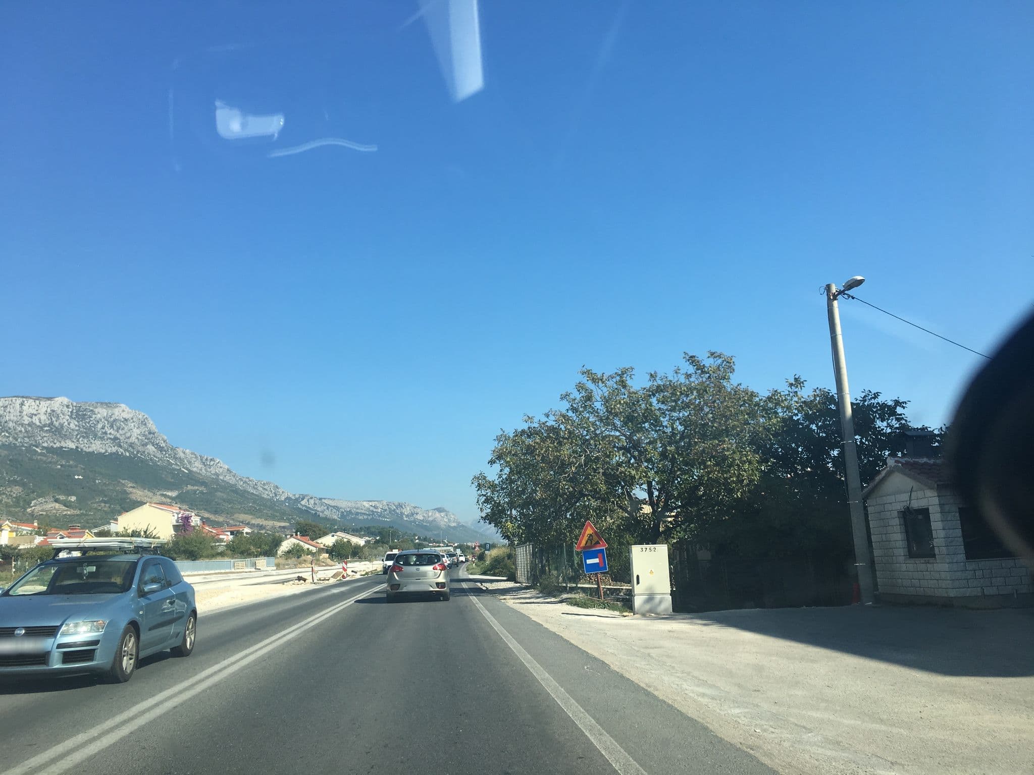 Street view near Guest House Mamut, Kaštel Lukšić — © jebako999 (CC BY-SA · Mapillary)