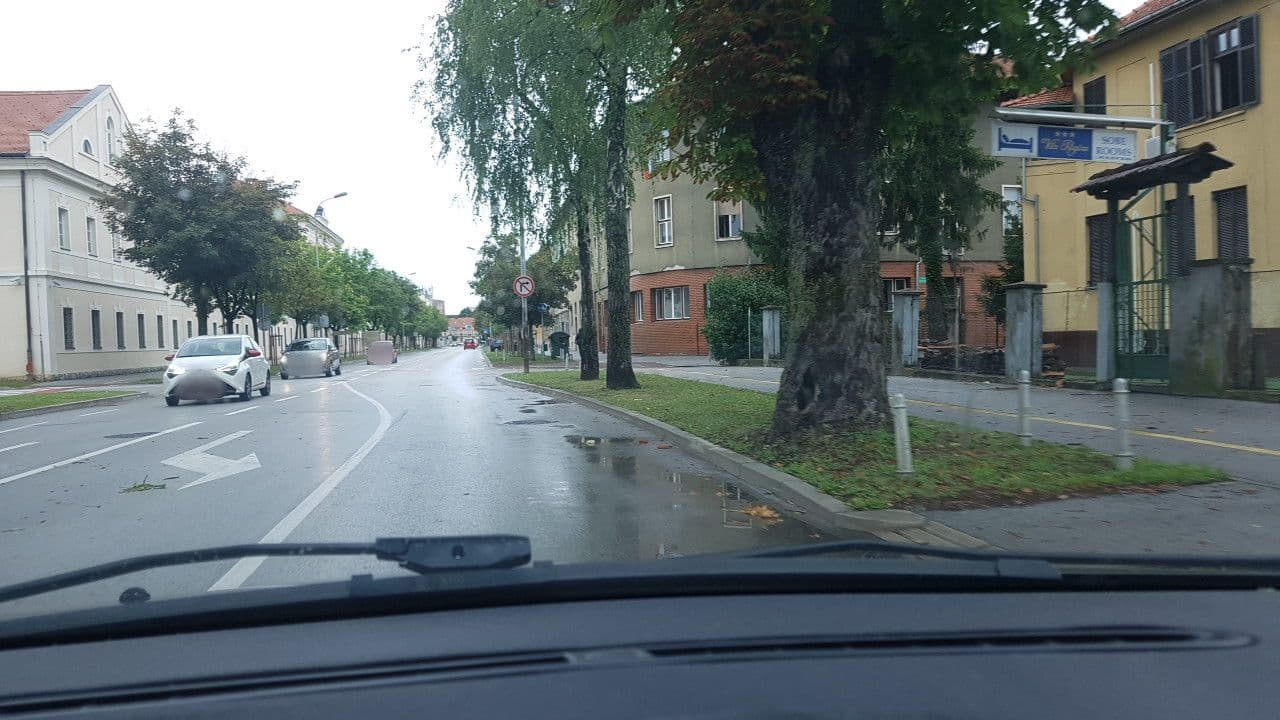 Street view near Vila Regina apartments, Karlovac — © mik007 (CC BY-SA · Mapillary)