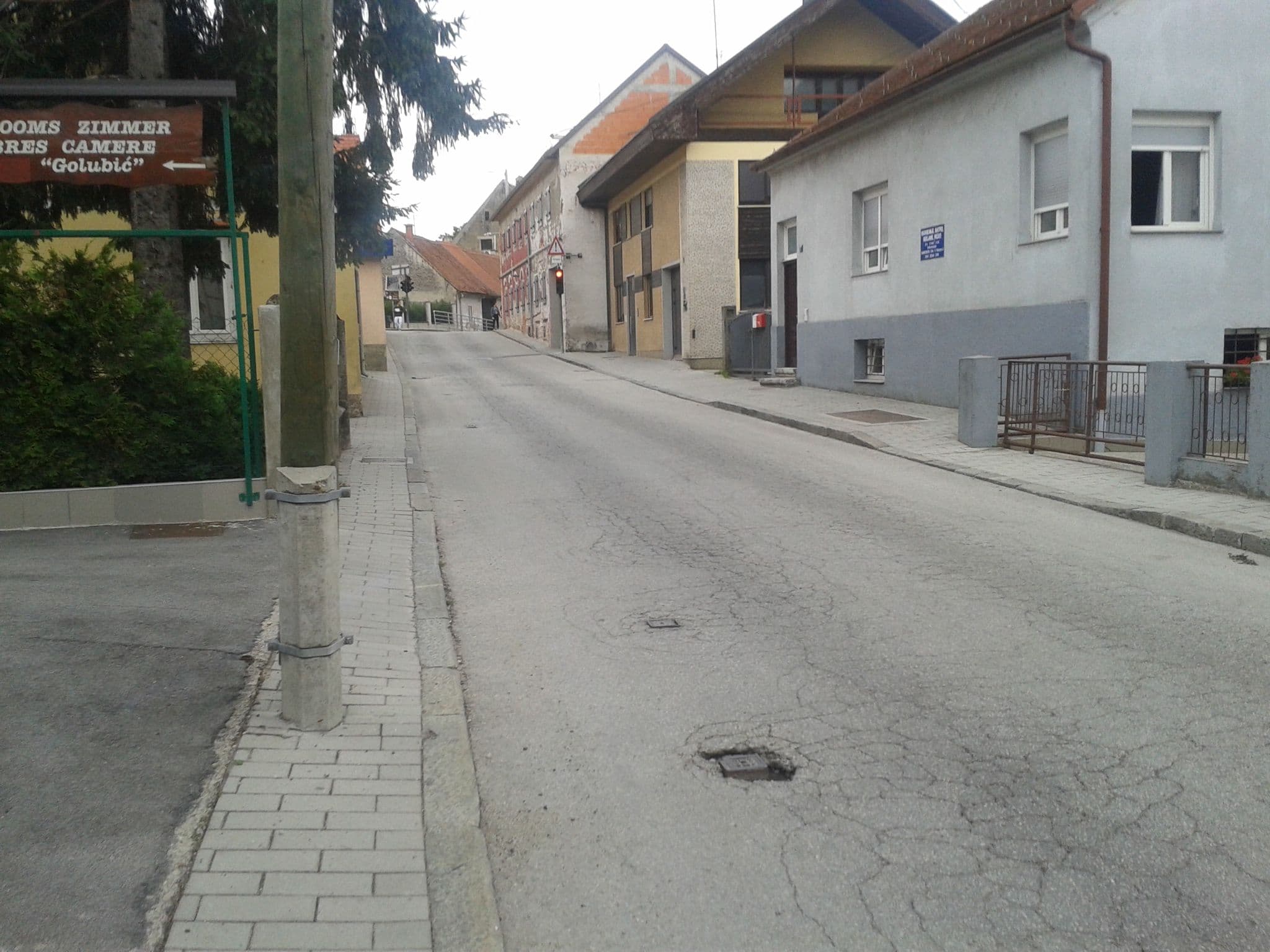 Street view near Hotel Babylon, Samobor — © svenkec (CC BY-SA · Mapillary)