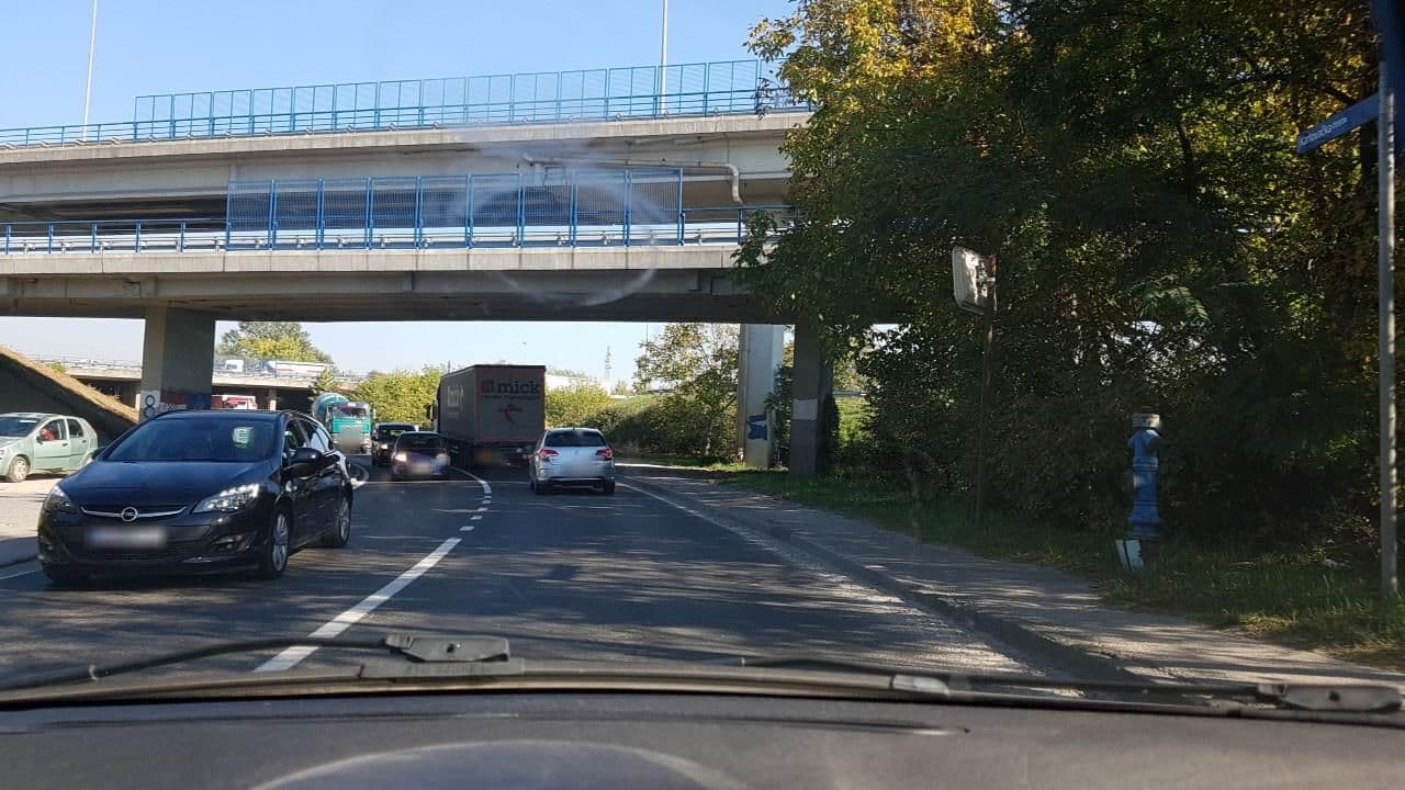 Street view near Deluxe Apartments Zagreb, Lučko — © mik007 (CC BY-SA · Mapillary)