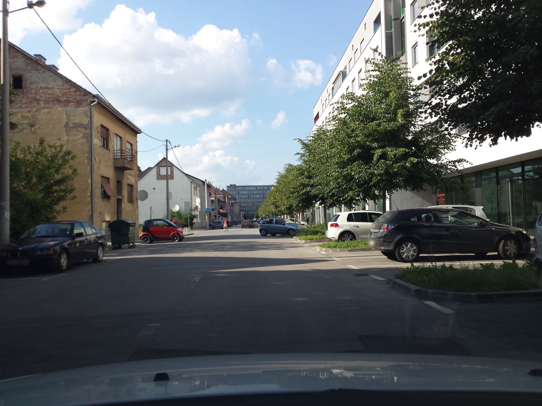 Street view near Apartment Trnje, Novi Zagreb — © janjko (CC BY-SA · Mapillary)