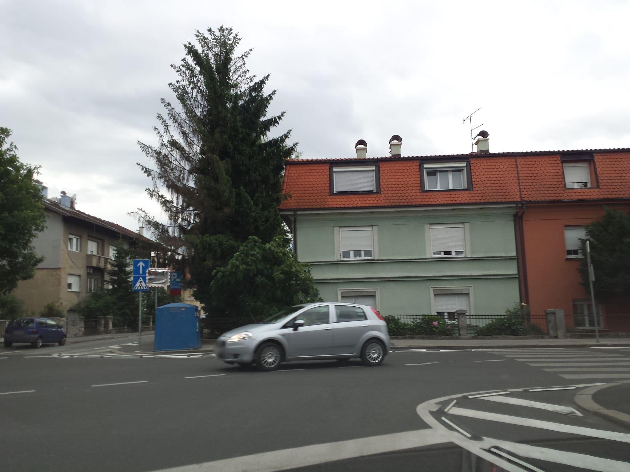 Street view near Buzz Hostel by Buzzbackpackers Group, Zagreb — © janjko (CC BY-SA · Mapillary)