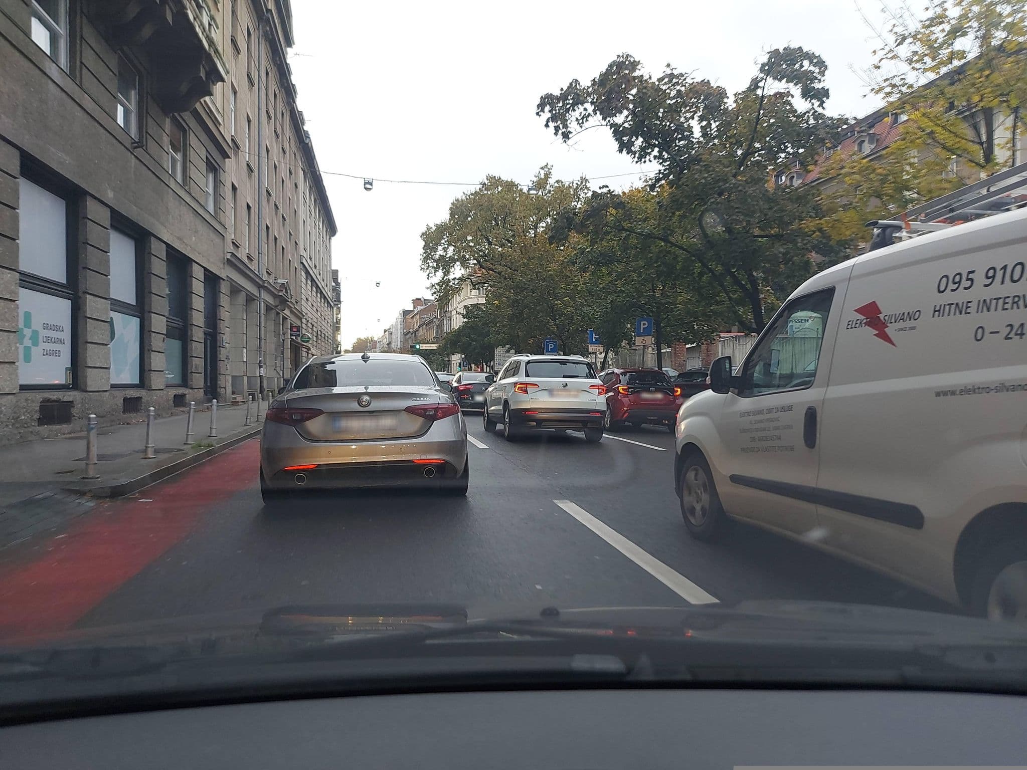 Street view near King's Street Apartments, Centar — © mik007 (CC BY-SA · Mapillary)