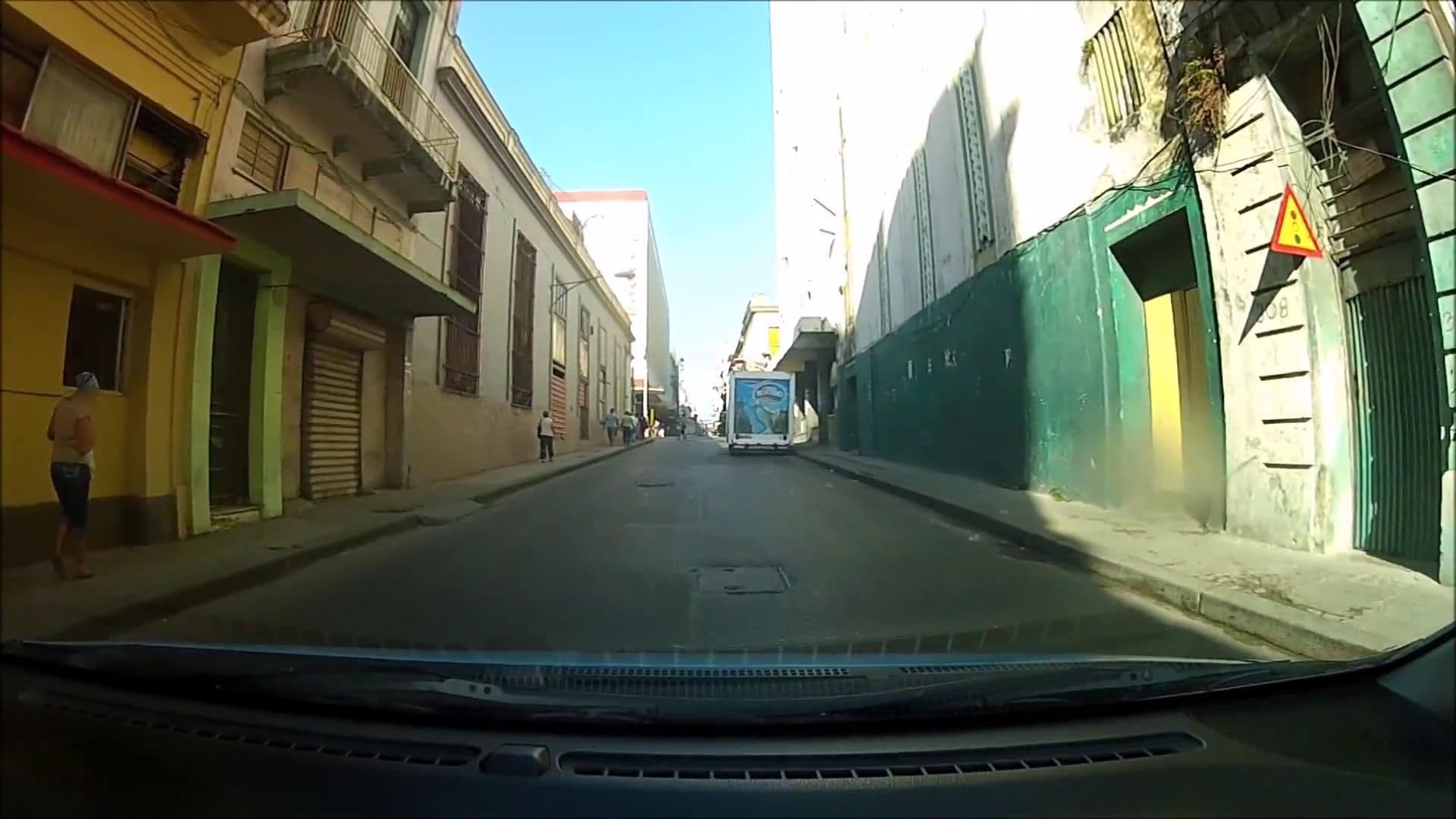 Street view near Casa de Tia Rayza, Centro Habana