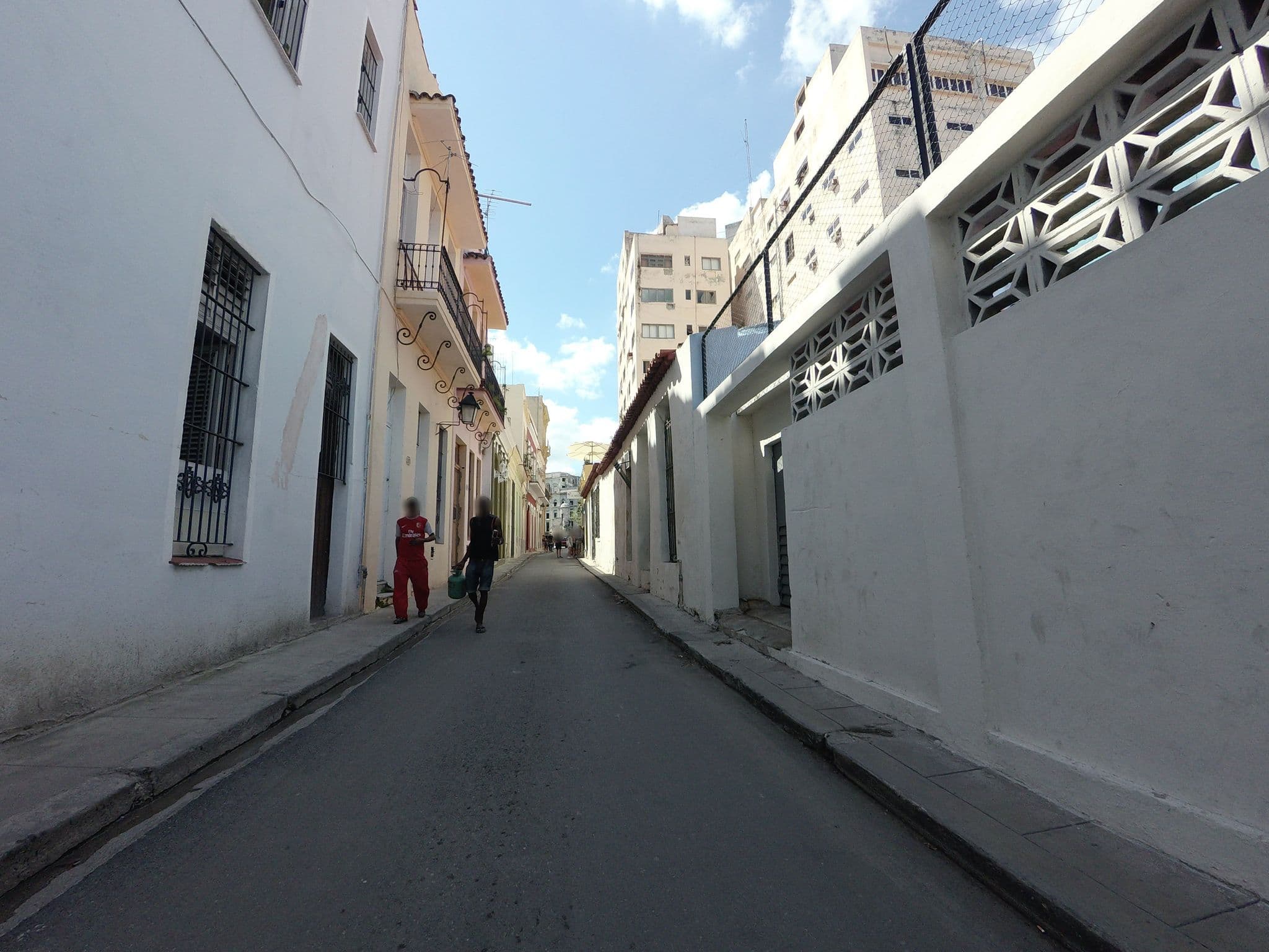 Street view near Casa La Floridana, La Habana Vieja