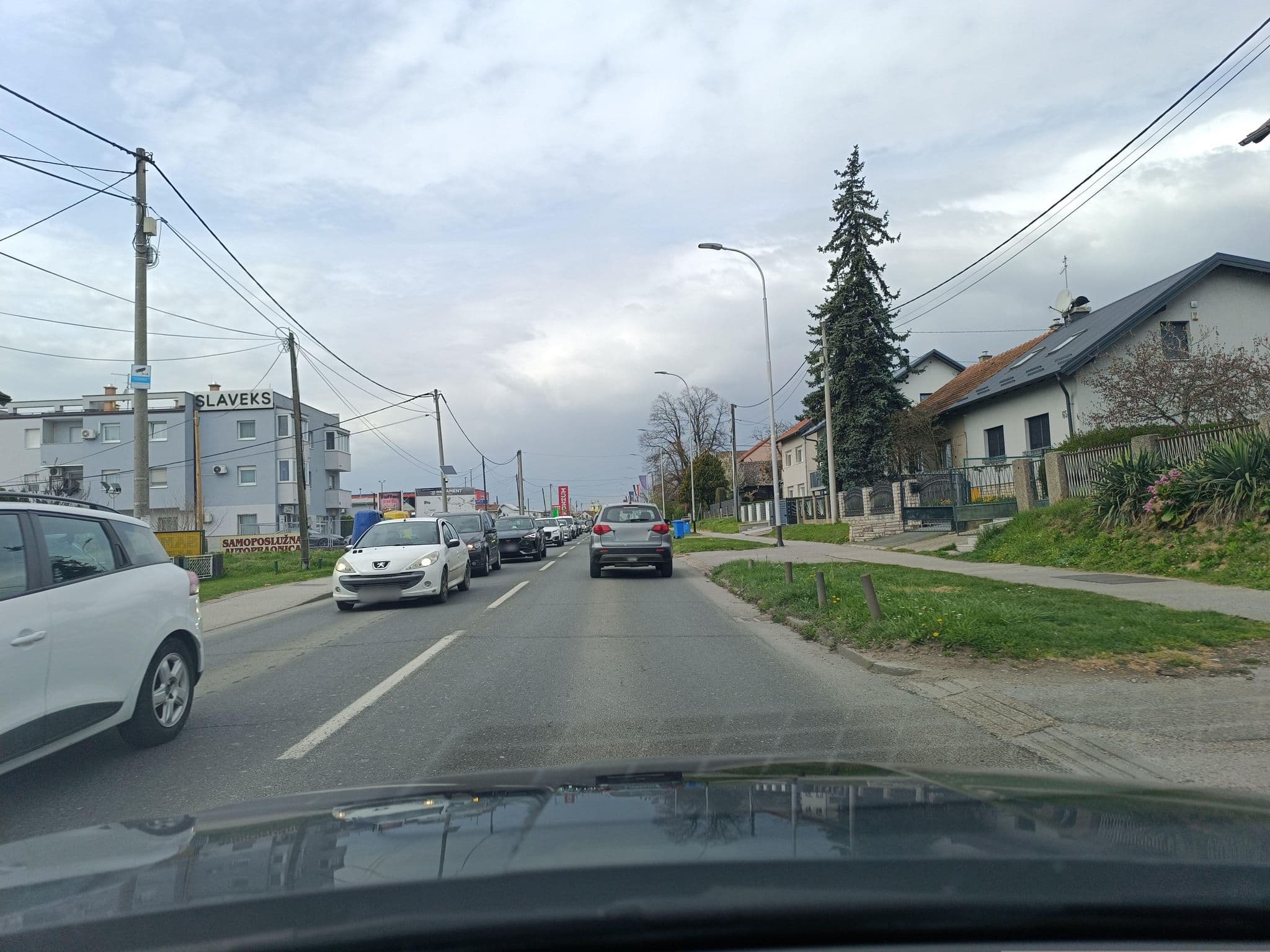 Street view near HOTEL KAŠTIL d.o.o., Sesvete — © Sarmafanboy (CC BY-SA · Mapillary)