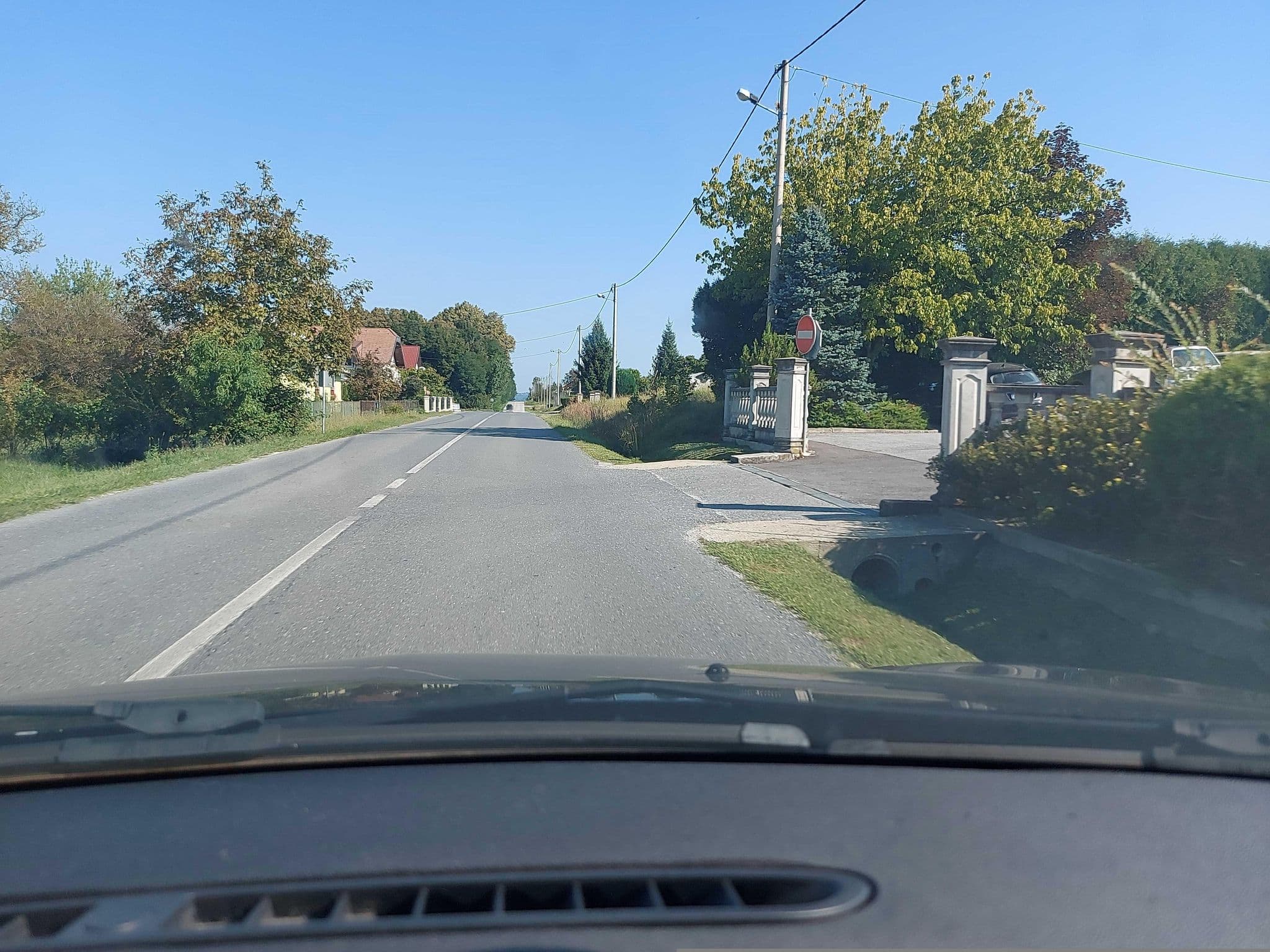 Street view near Hotel Orion, Ivanec — © mik007 (CC BY-SA · Mapillary)