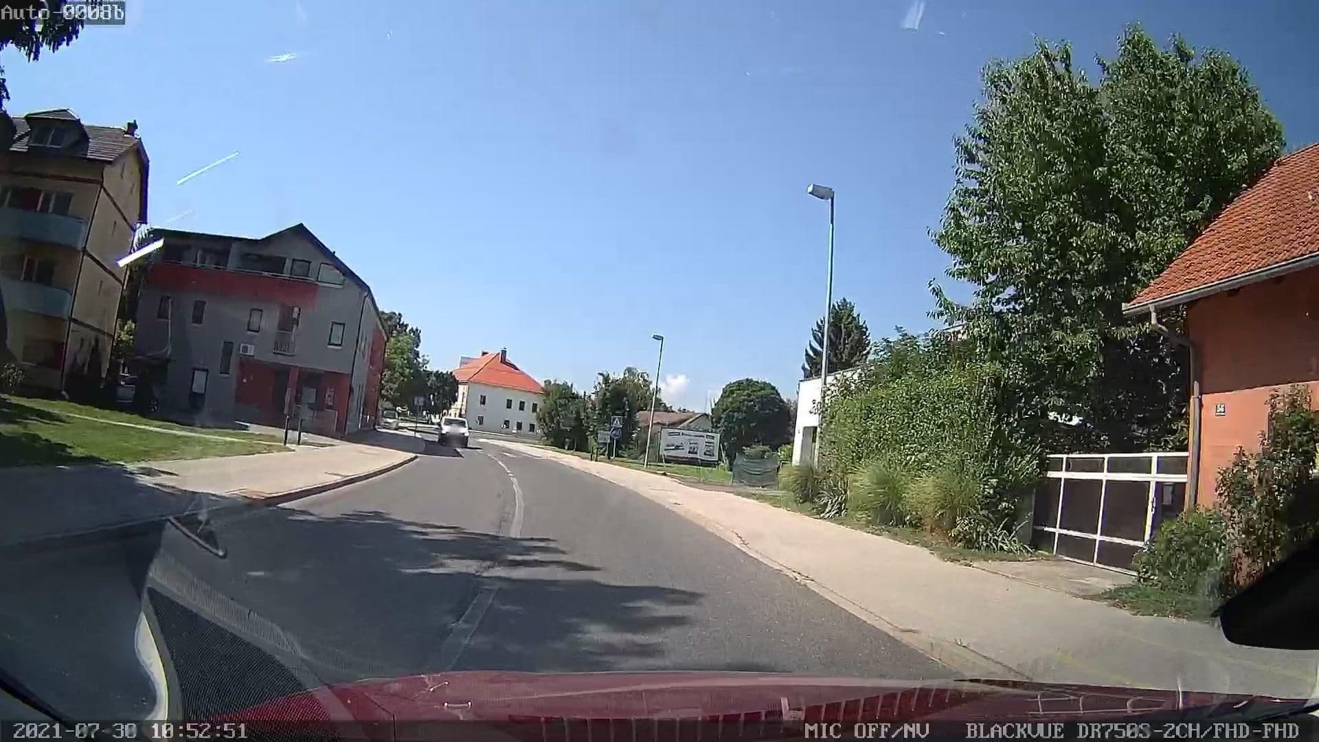 Street view near Royal Beauty Spray Tanning, Varaždin — © rdnnk (CC BY-SA · Mapillary)