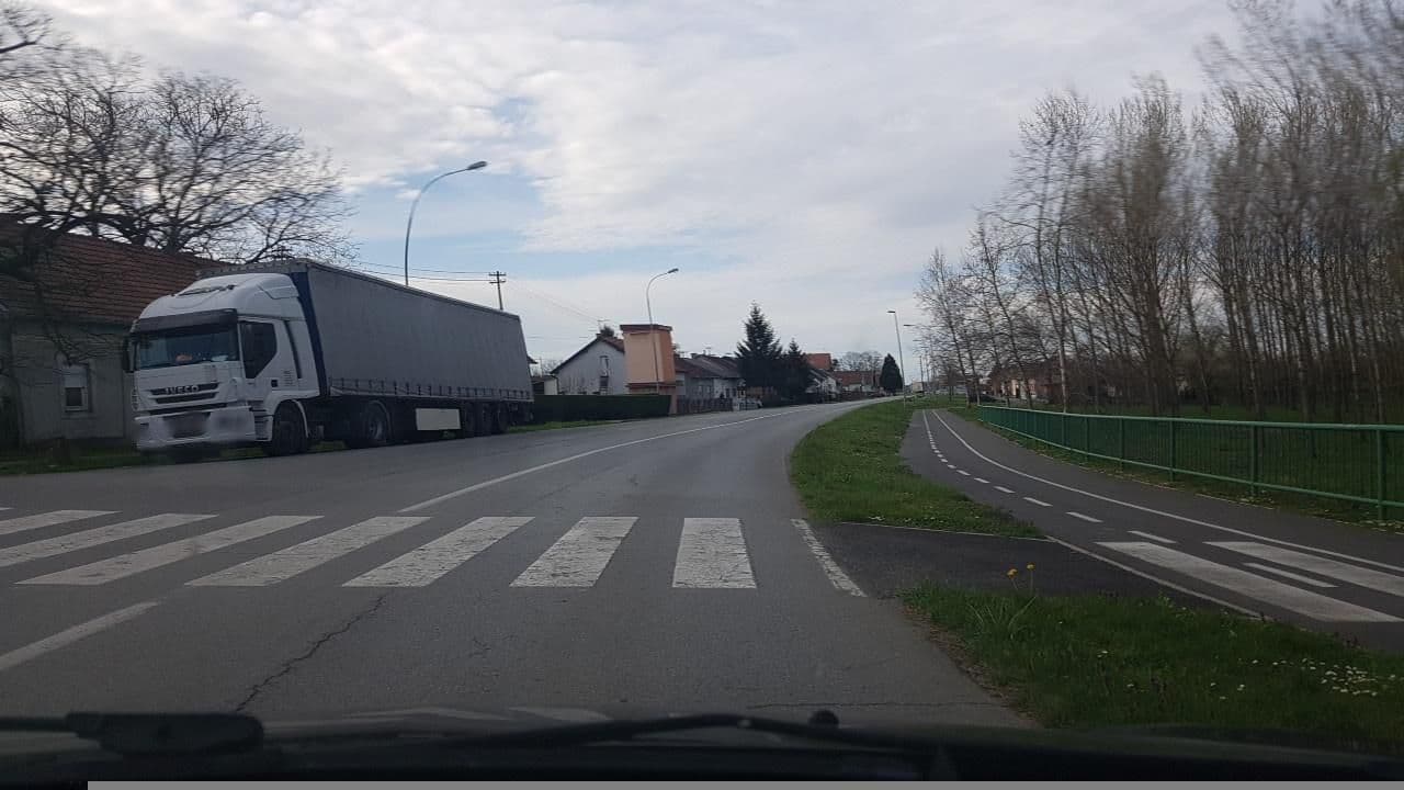 Street view near B&B Valpovacki dvori, Valpovo — © mik007 (CC BY-SA · Mapillary)