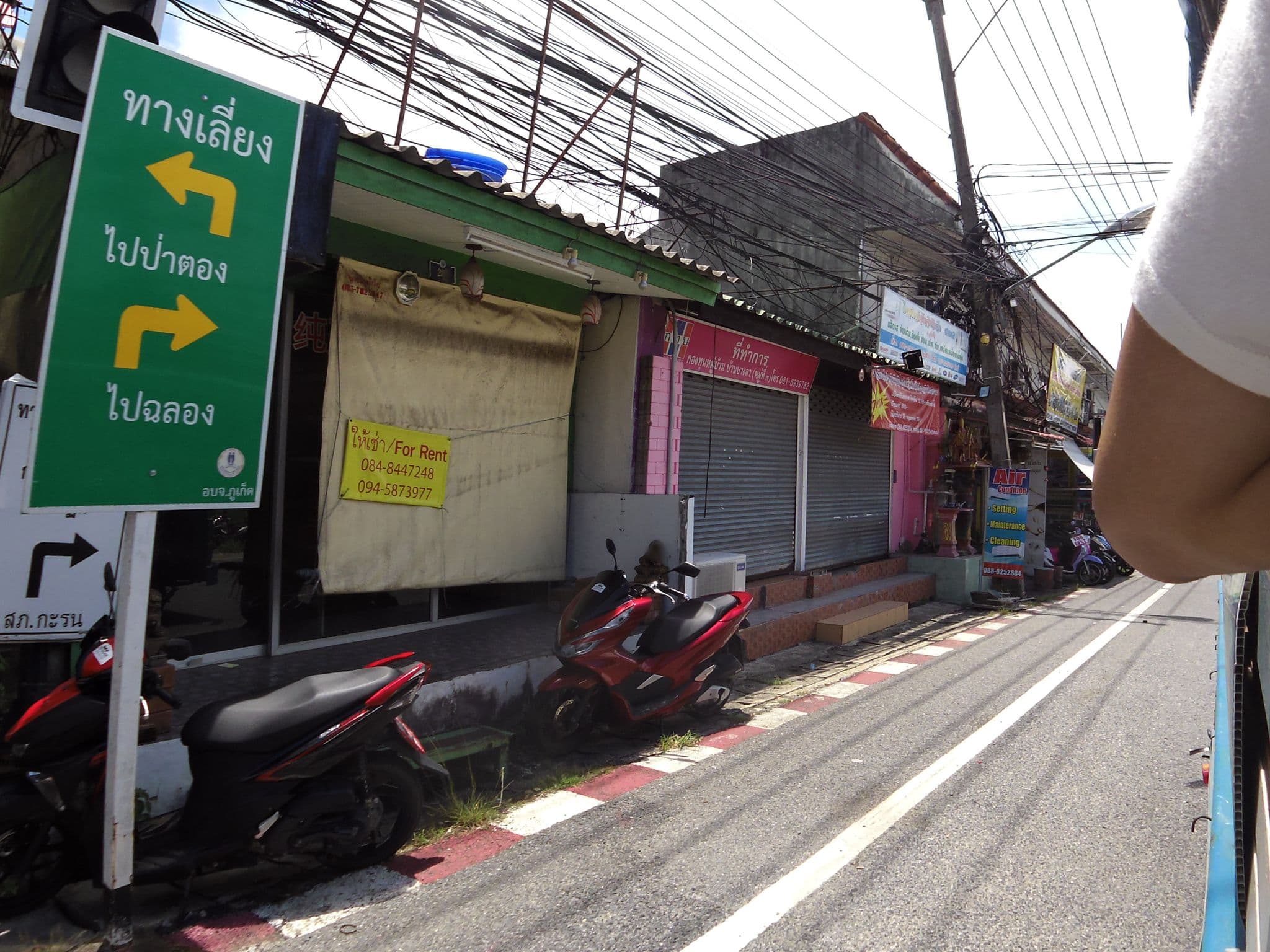 Street view near Enjoy’s Beach House & Cafe’, Ban Karon — © skillsy (CC BY-SA · Mapillary)