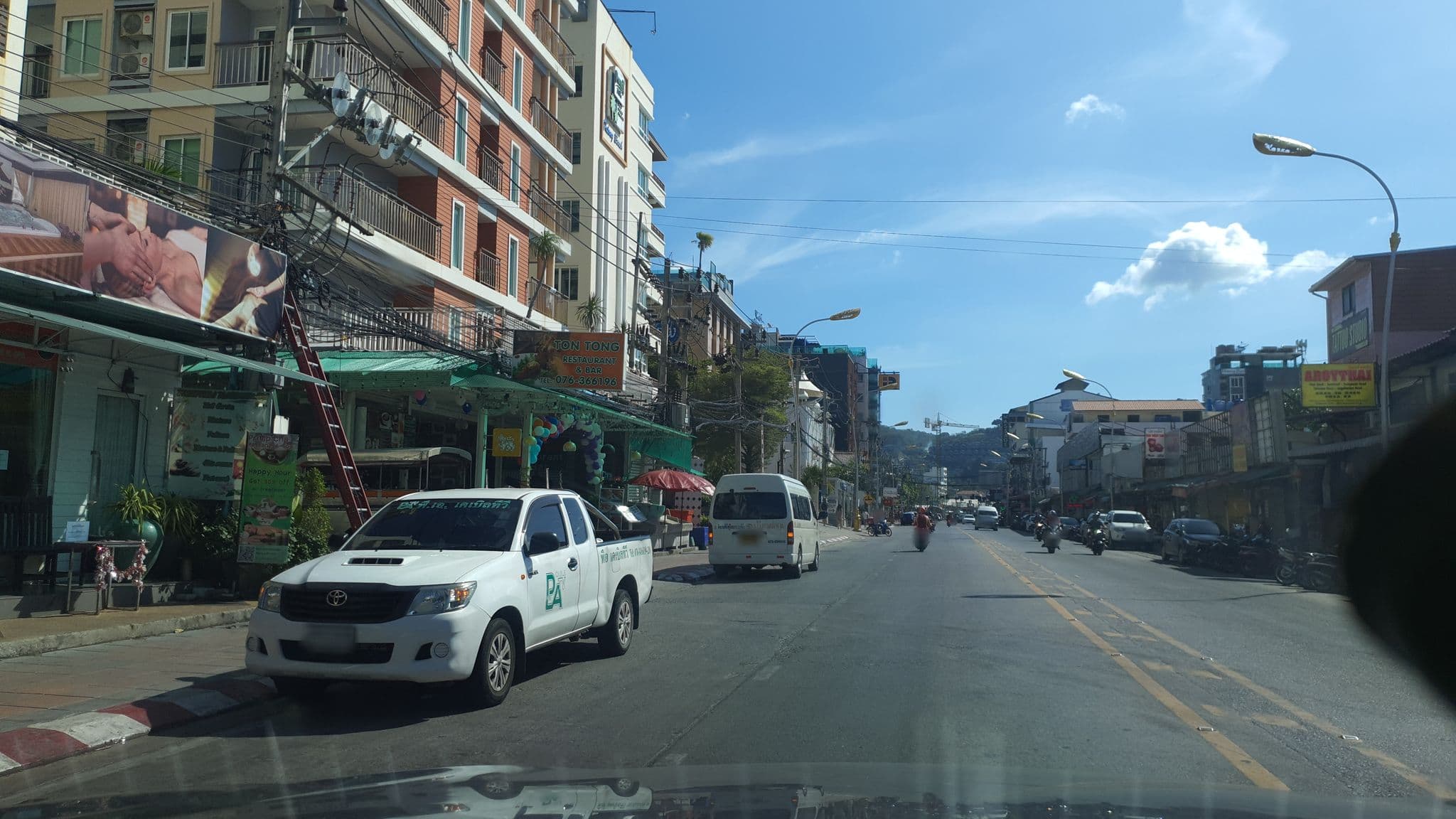 Street view near Fundee, Patong — © jrcarlsen (CC BY-SA · Mapillary)