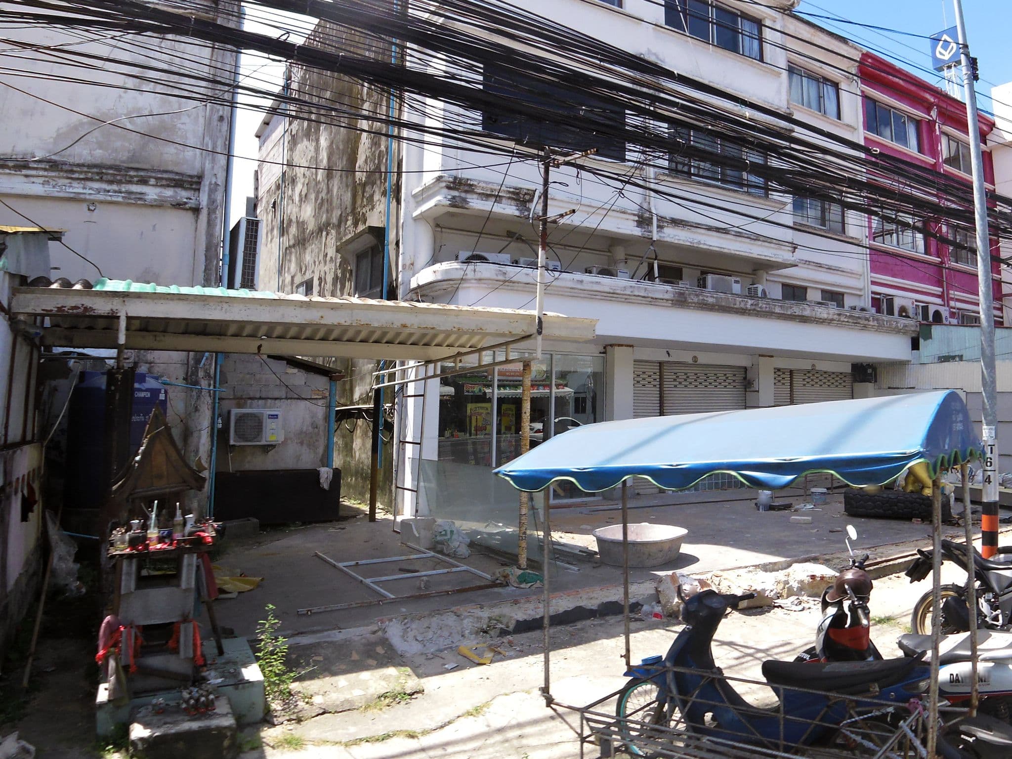 Street view near Manhora Cozy Resort Karon Phuket, Ban Karon — © skillsy (CC BY-SA · Mapillary)
