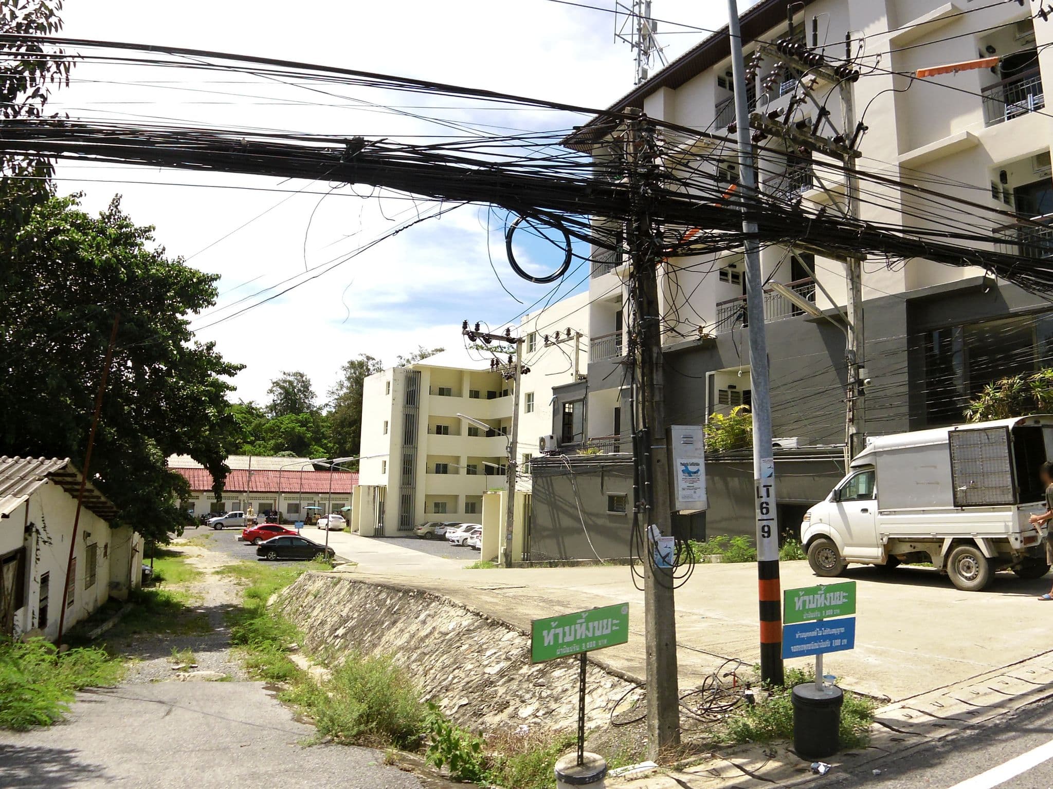 Street view near Chanpirom Boutique hotel, Ban Karon — © skillsy (CC BY-SA · Mapillary)