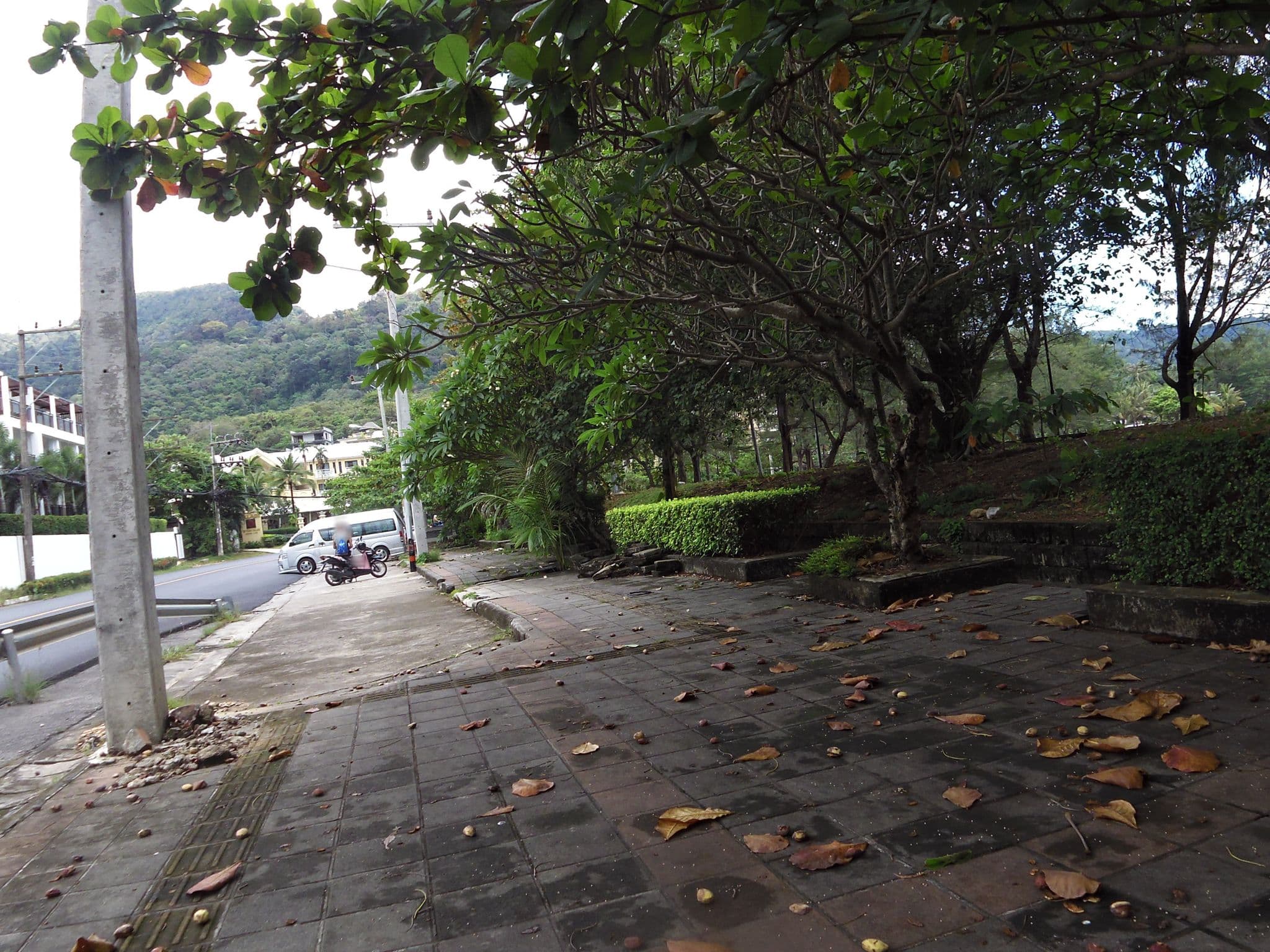 Street view near เซ็นทารา กะตะ รีสอร์ท ภูเก็ต, Ban Karon — © skillsy (CC BY-SA · Mapillary)