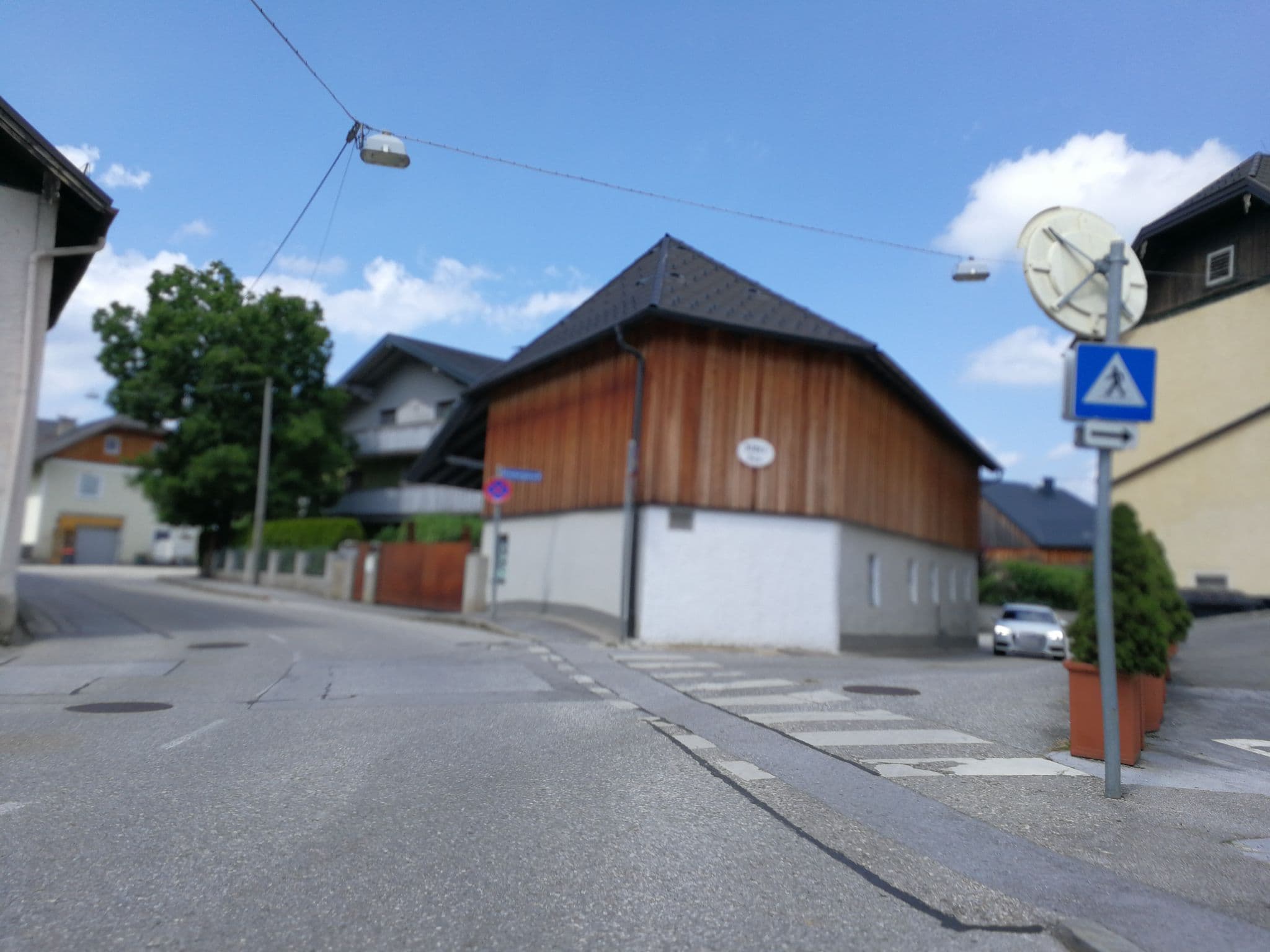 Street view near Hotel Hartlwirt, Siezenheim — © consens_verkehrsplanung (CC BY-SA · Mapillary)