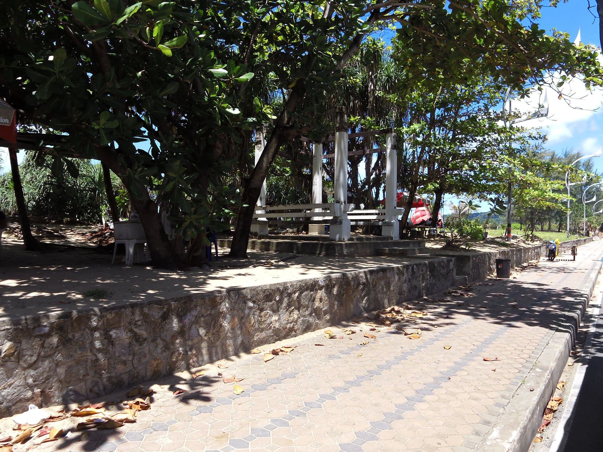 Street view near Ocean-Pool Hilton-Resort, Ban Karon — © skillsy (CC BY-SA · Mapillary)