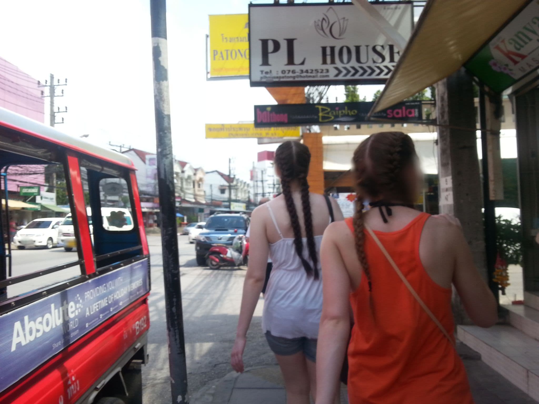 Street view near โรงแรมป่าตอง เมอร์ลิน, Patong — © clockwerx (CC BY-SA · Mapillary)