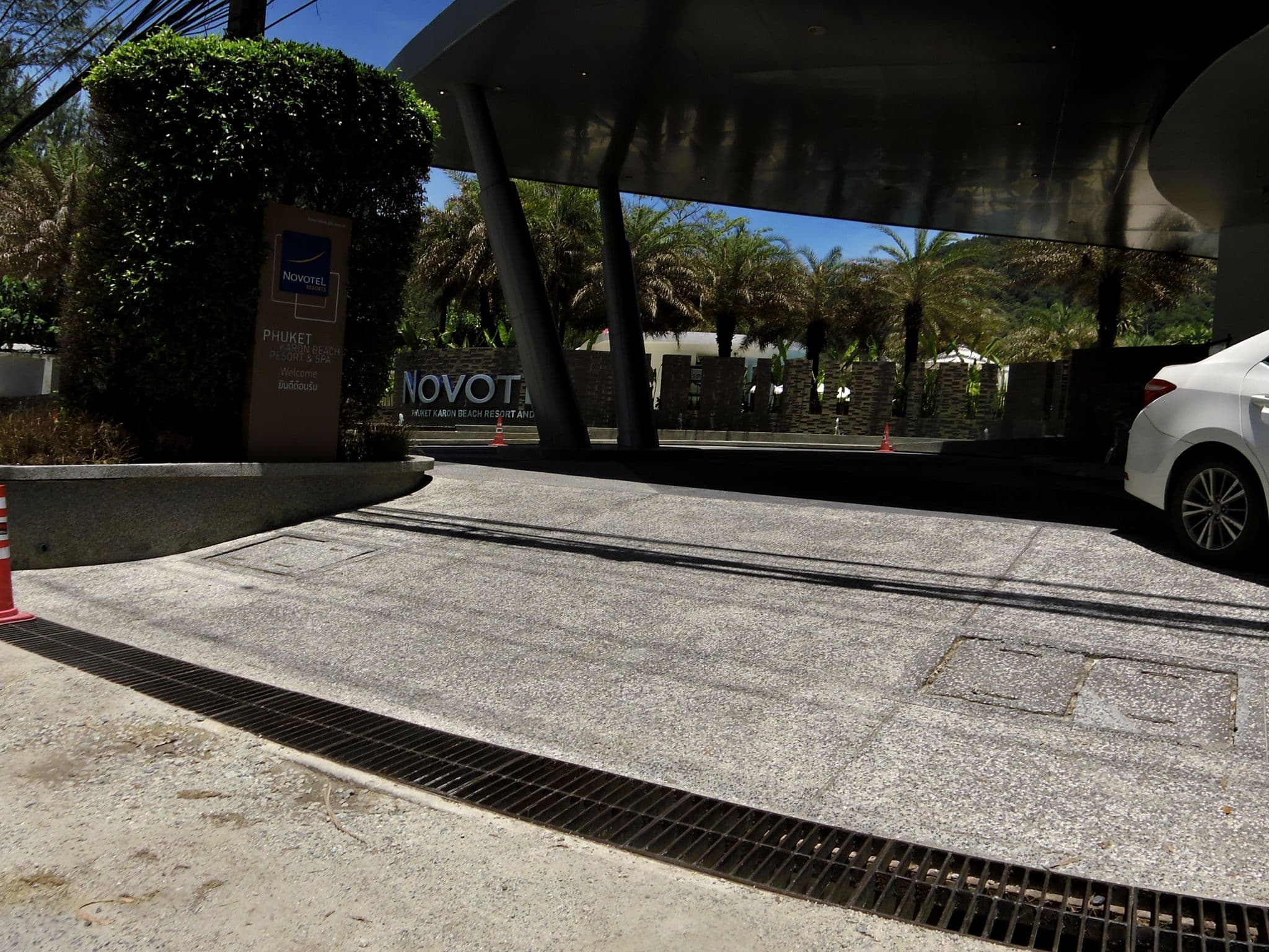 Street view near Swimming Pool @ Novotel Karon Hotel, Ban Karon — © skillsy (CC BY-SA · Mapillary)
