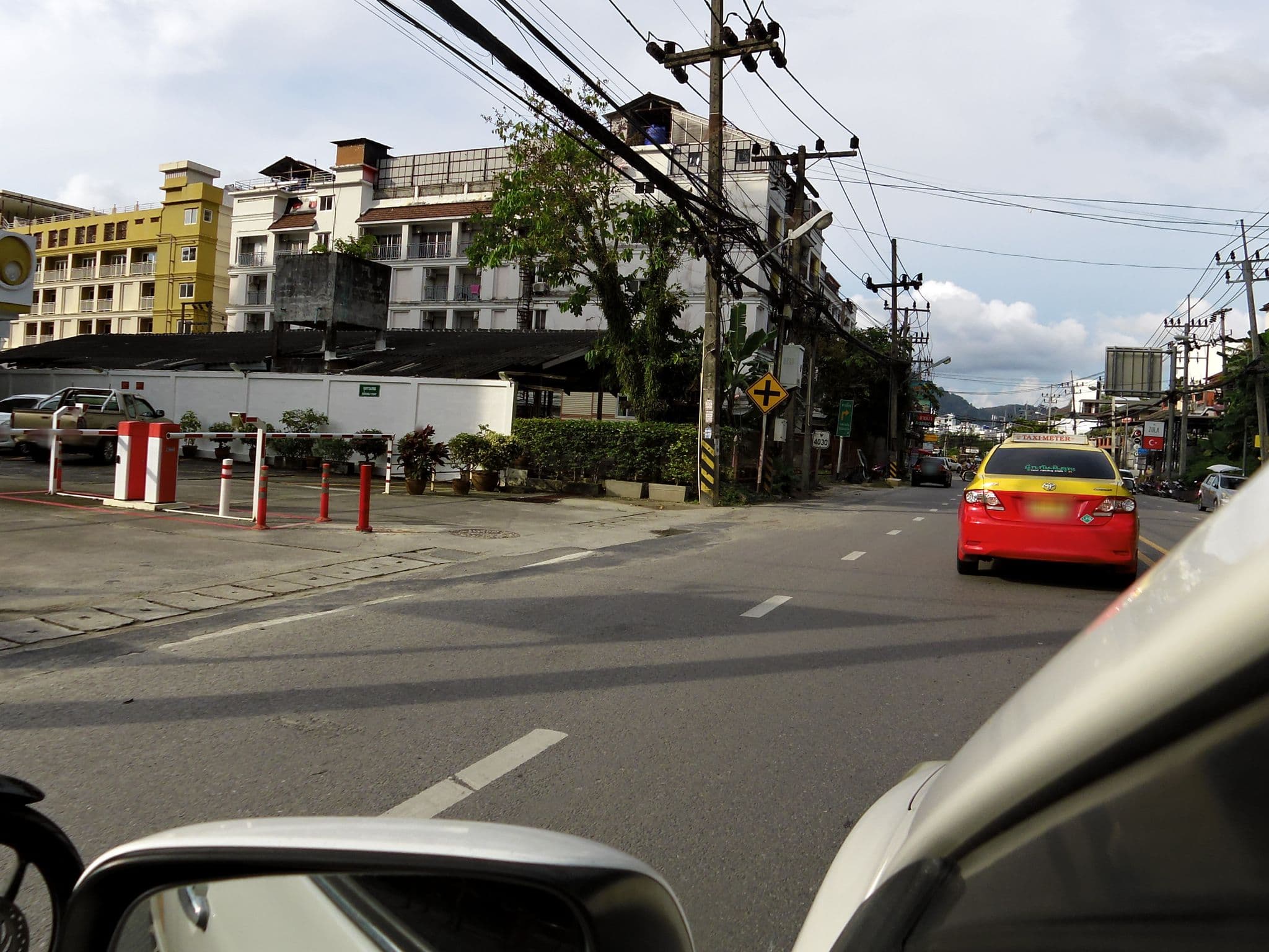 Street view near Le Palais Hotel, Patong — © skillsy (CC BY-SA · Mapillary)