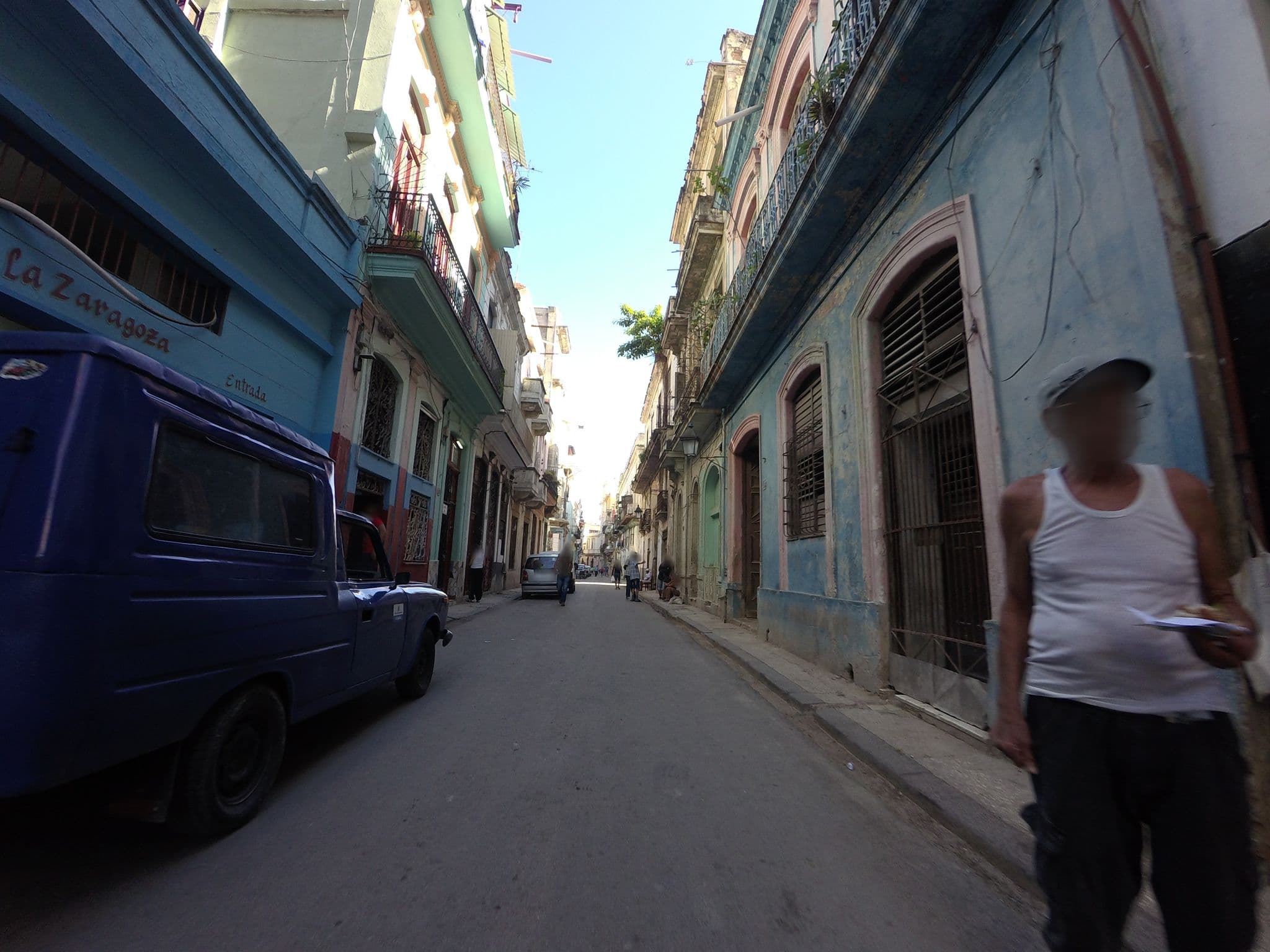 Street view near Hostal Haydees, La Habana Vieja