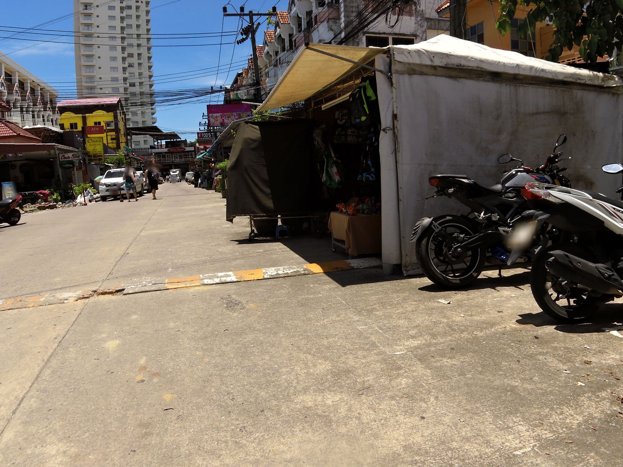 Street view near Beshert Guesthouse, Ban Karon — © skillsy (CC BY-SA · Mapillary)