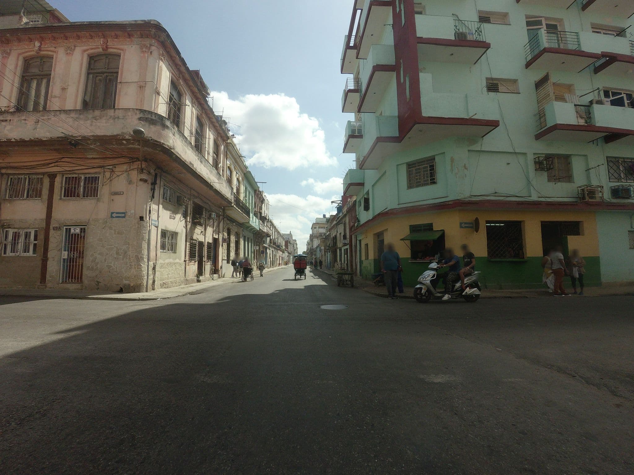 Street view near Hostal Argüelles, Centro Habana