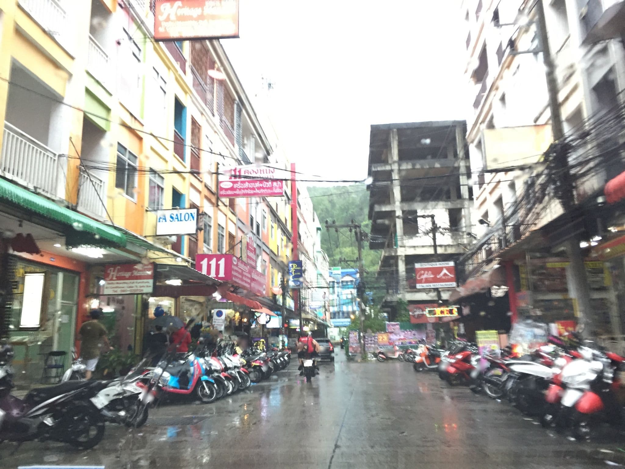Street view near Arya Guesthouse, Patong — © chiaki33 (CC BY-SA · Mapillary)