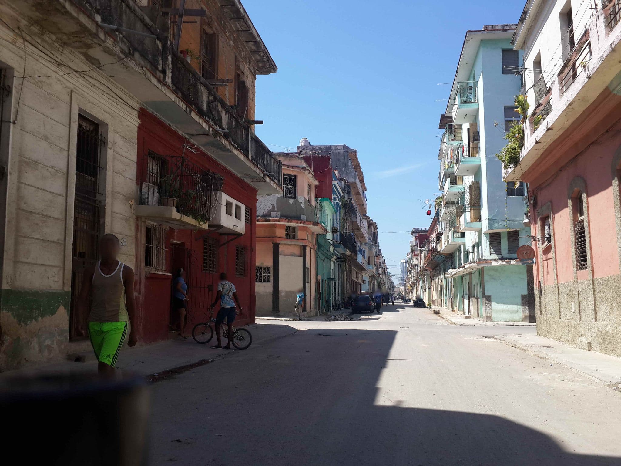 Street view near Casa Yilian, Centro Habana