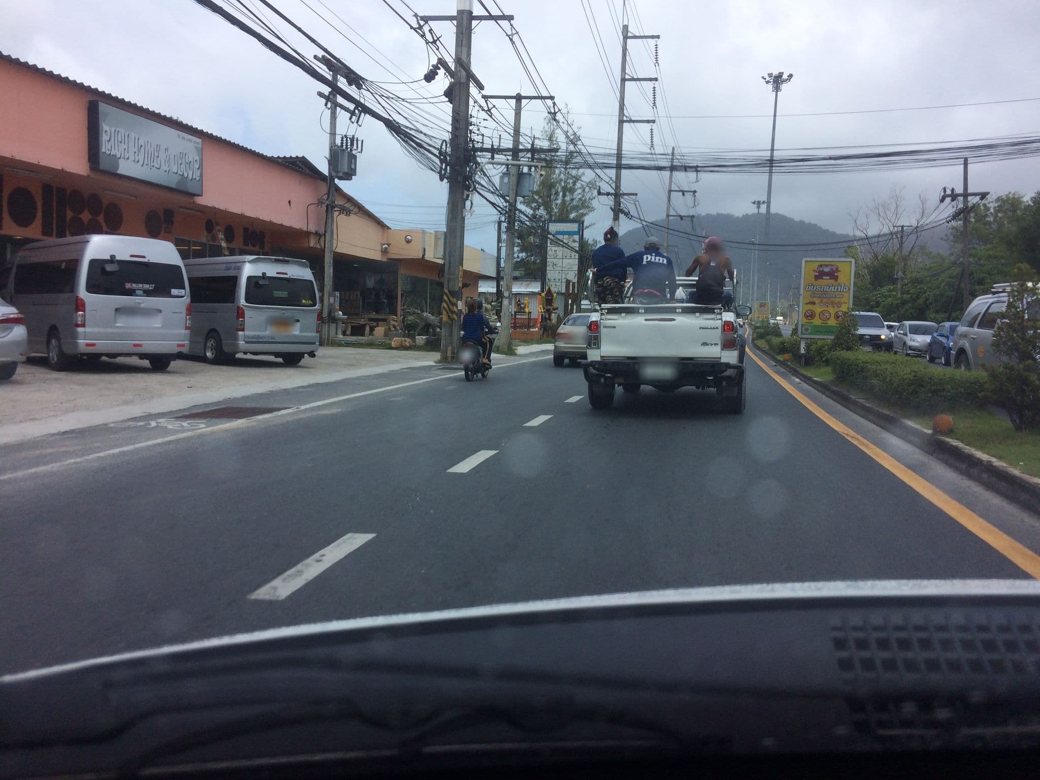 Street view near The Novotel Phuket Vintage Park, Kathu — © pik (CC BY-SA · Mapillary)