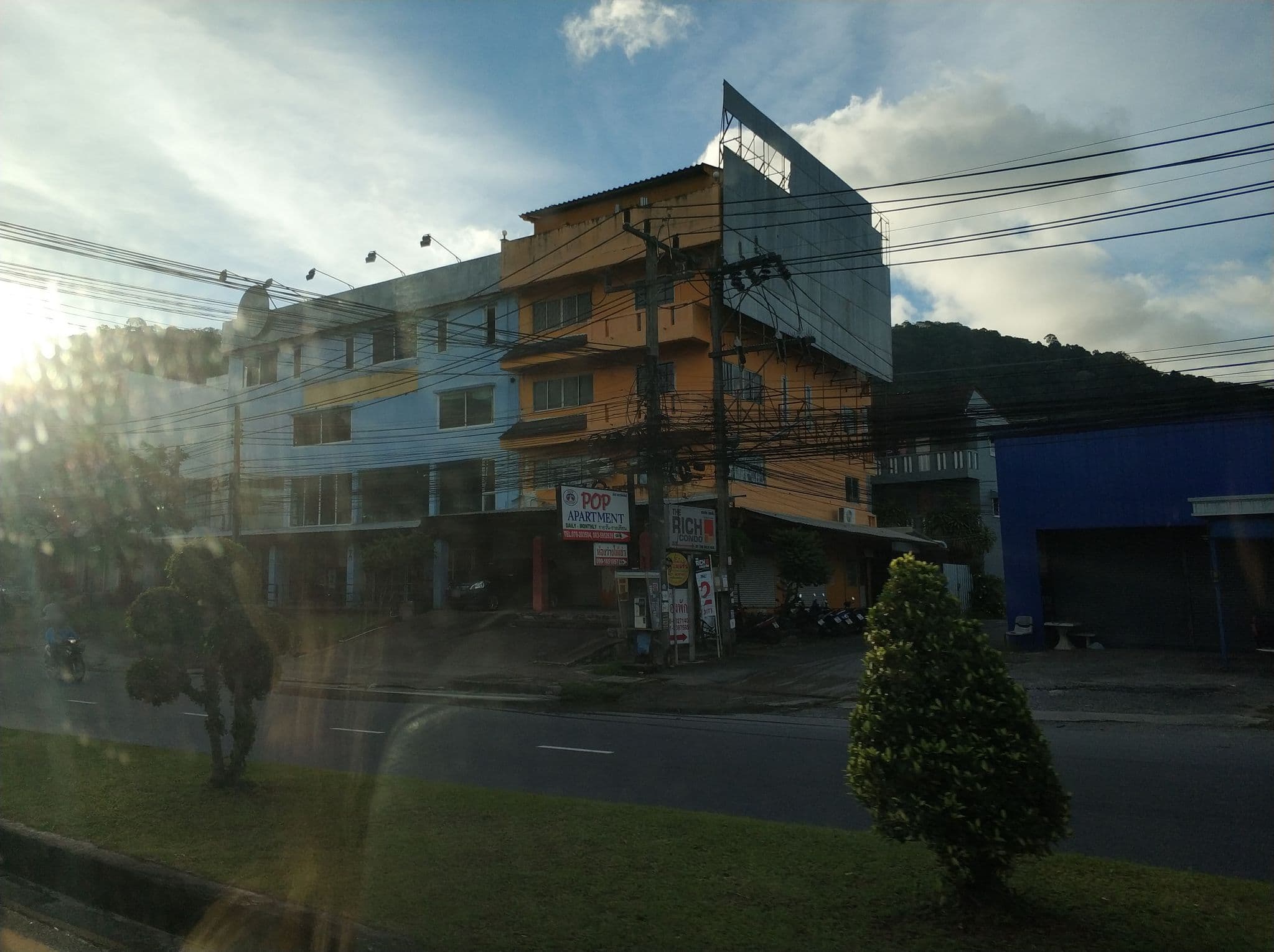 Street view near Safari Beach Hotel, Kathu — © freddouhelk (CC BY-SA · Mapillary)