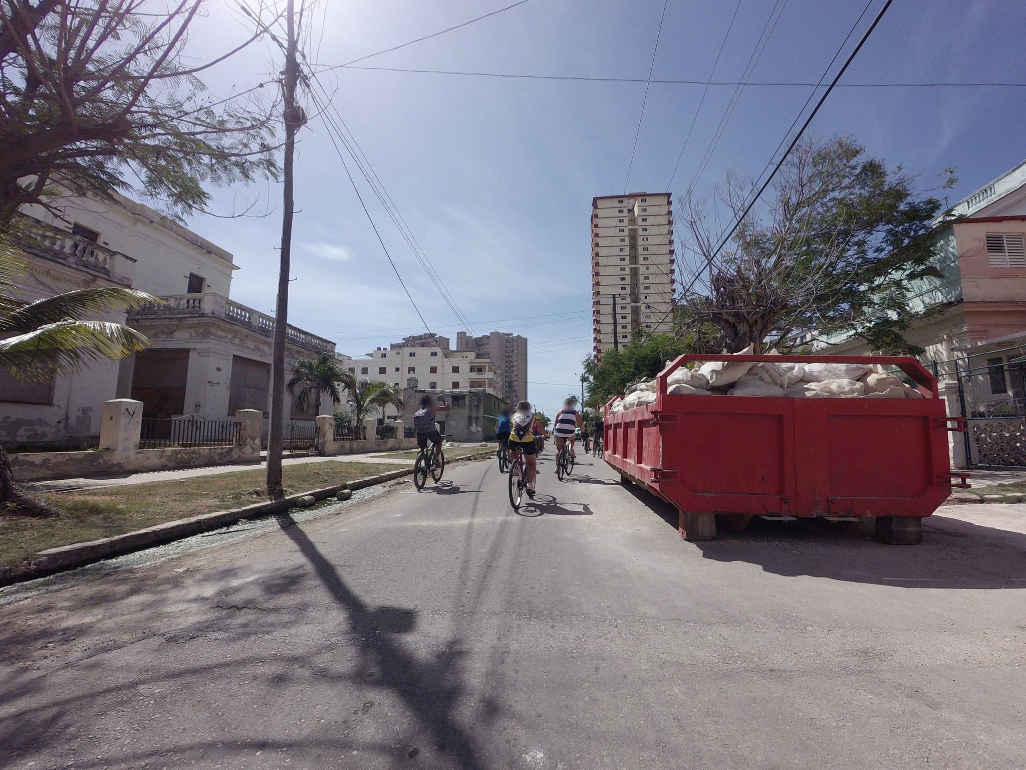 Street view near Casa Maria Luisa, Vedado